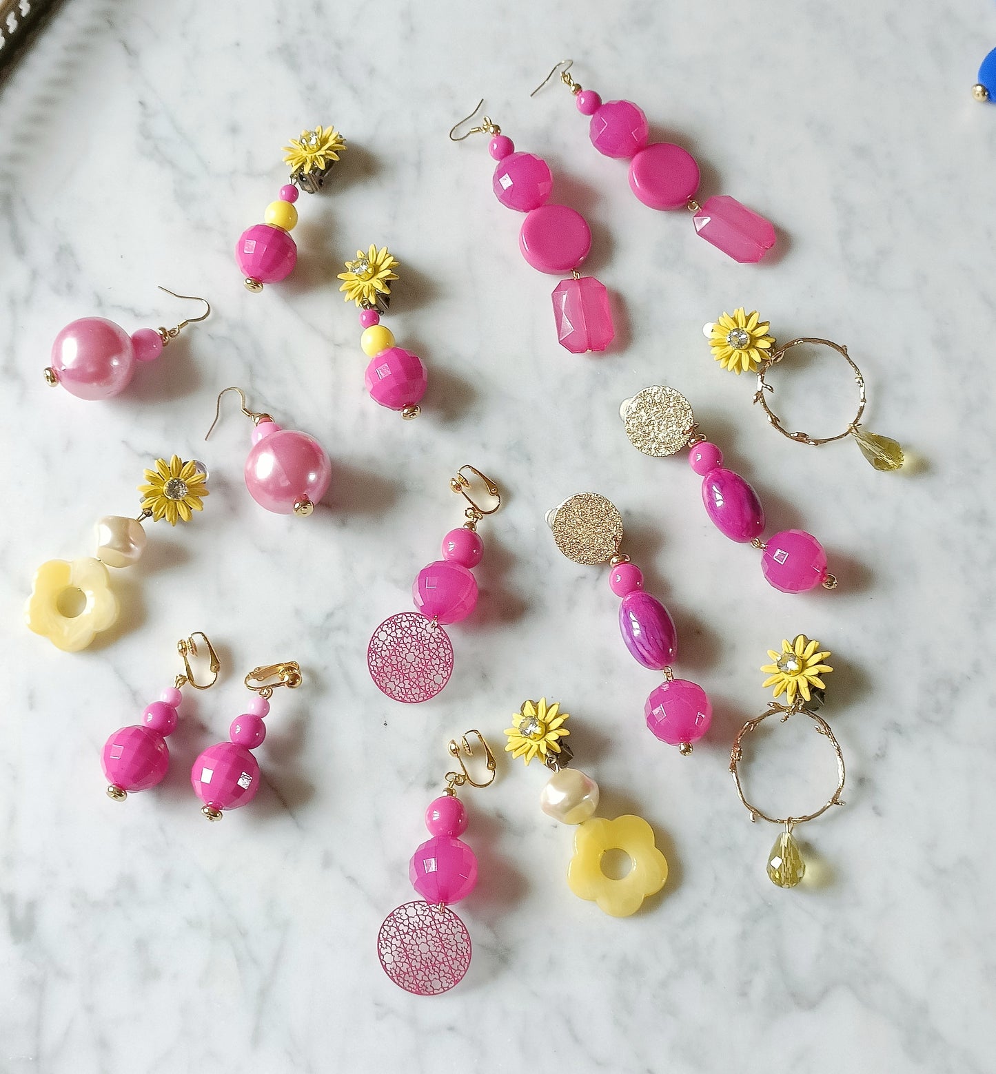 Boucles d'oreilles clips ou à crochets fushia et jaune