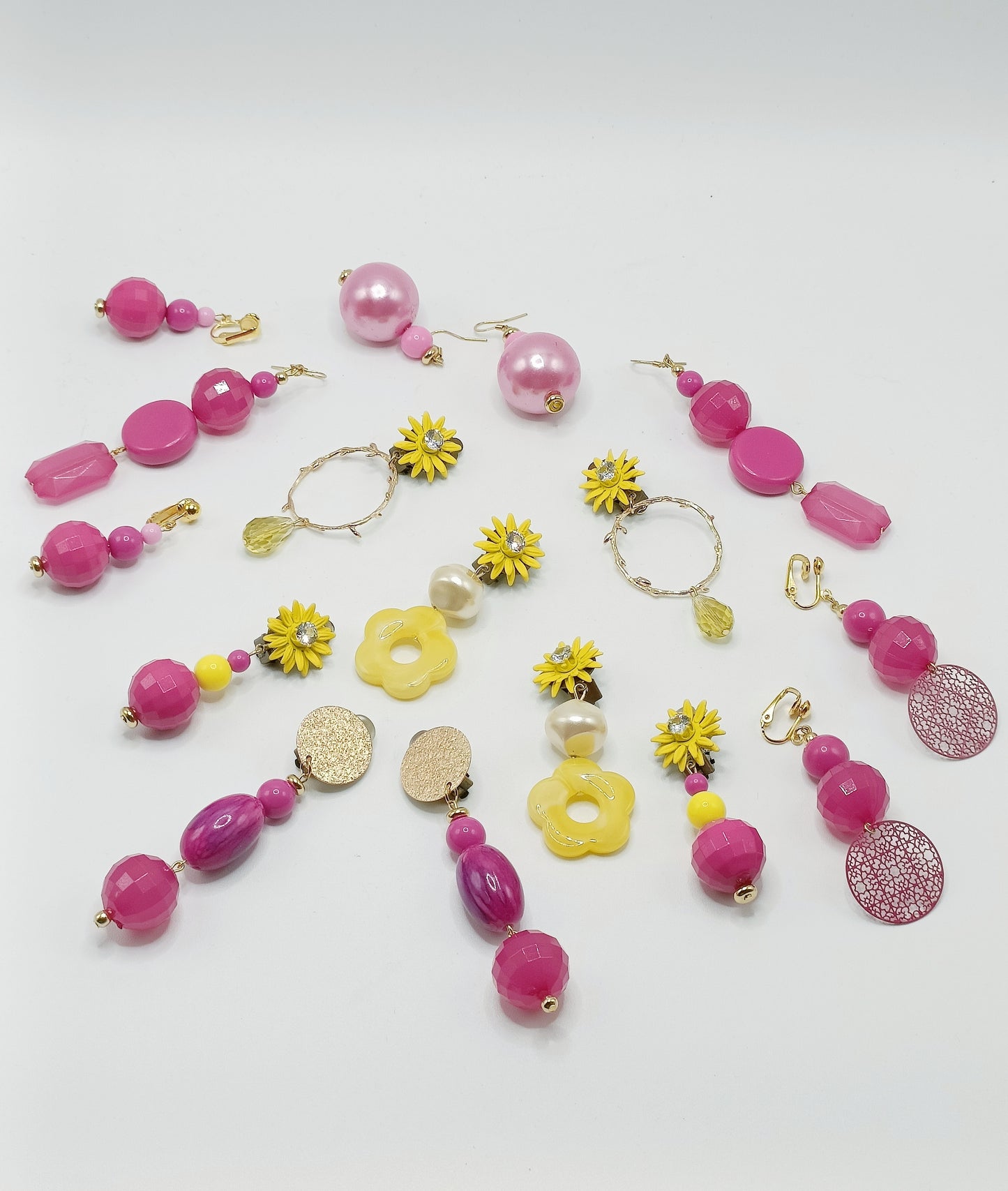 Boucles d'oreilles clips ou à crochets fushia et jaunes