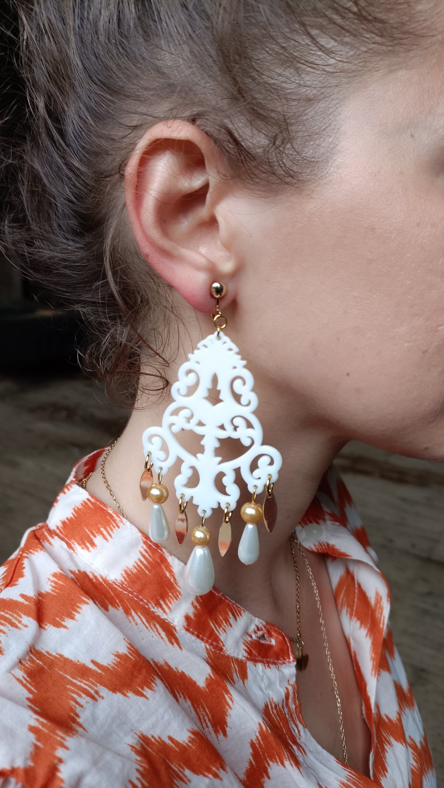 Agrippine, grandes boucles d'oreilles  percées ou clips, blanc et or 18K