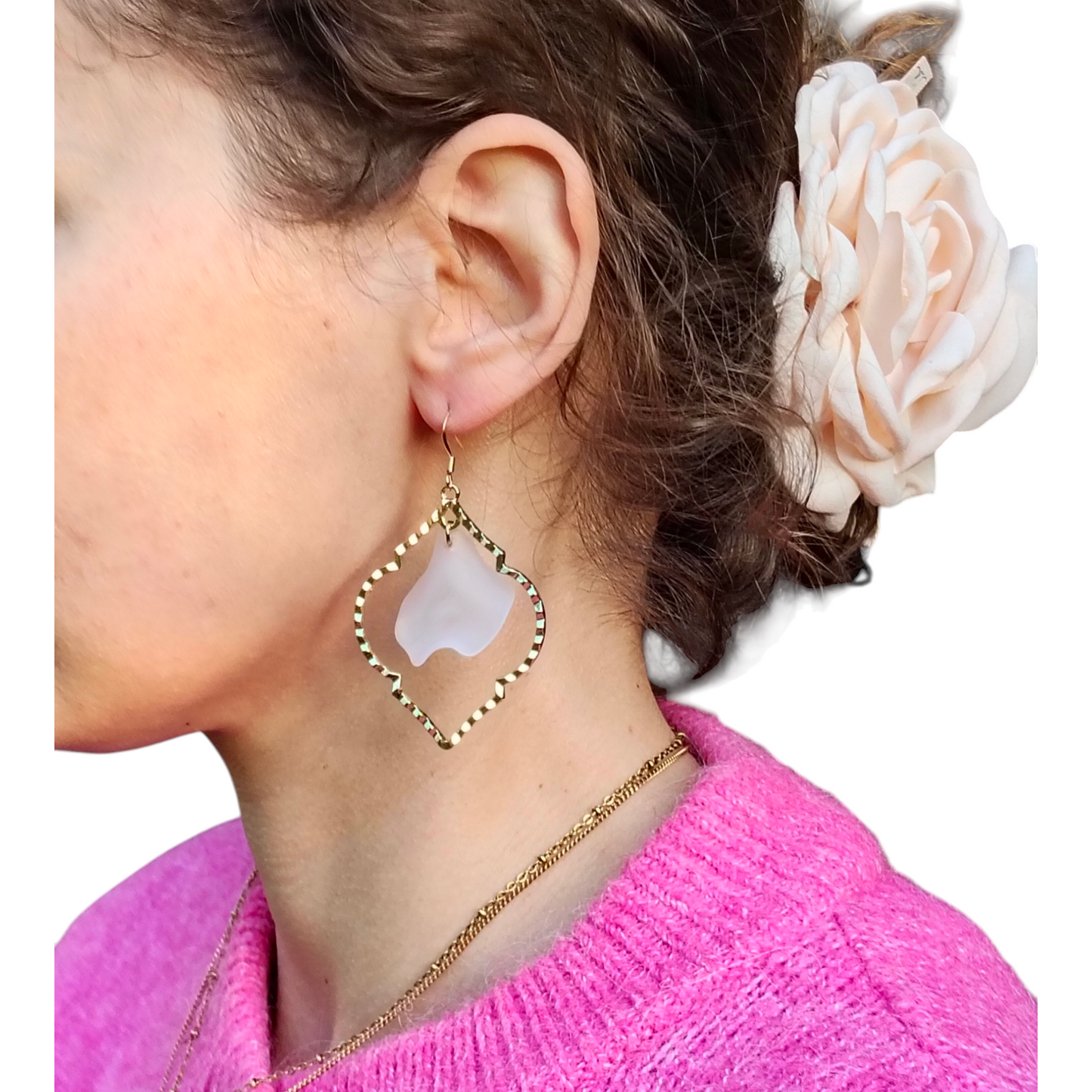 Anastasia, les grandes boucles d'oreilles et pétales dorés or fin