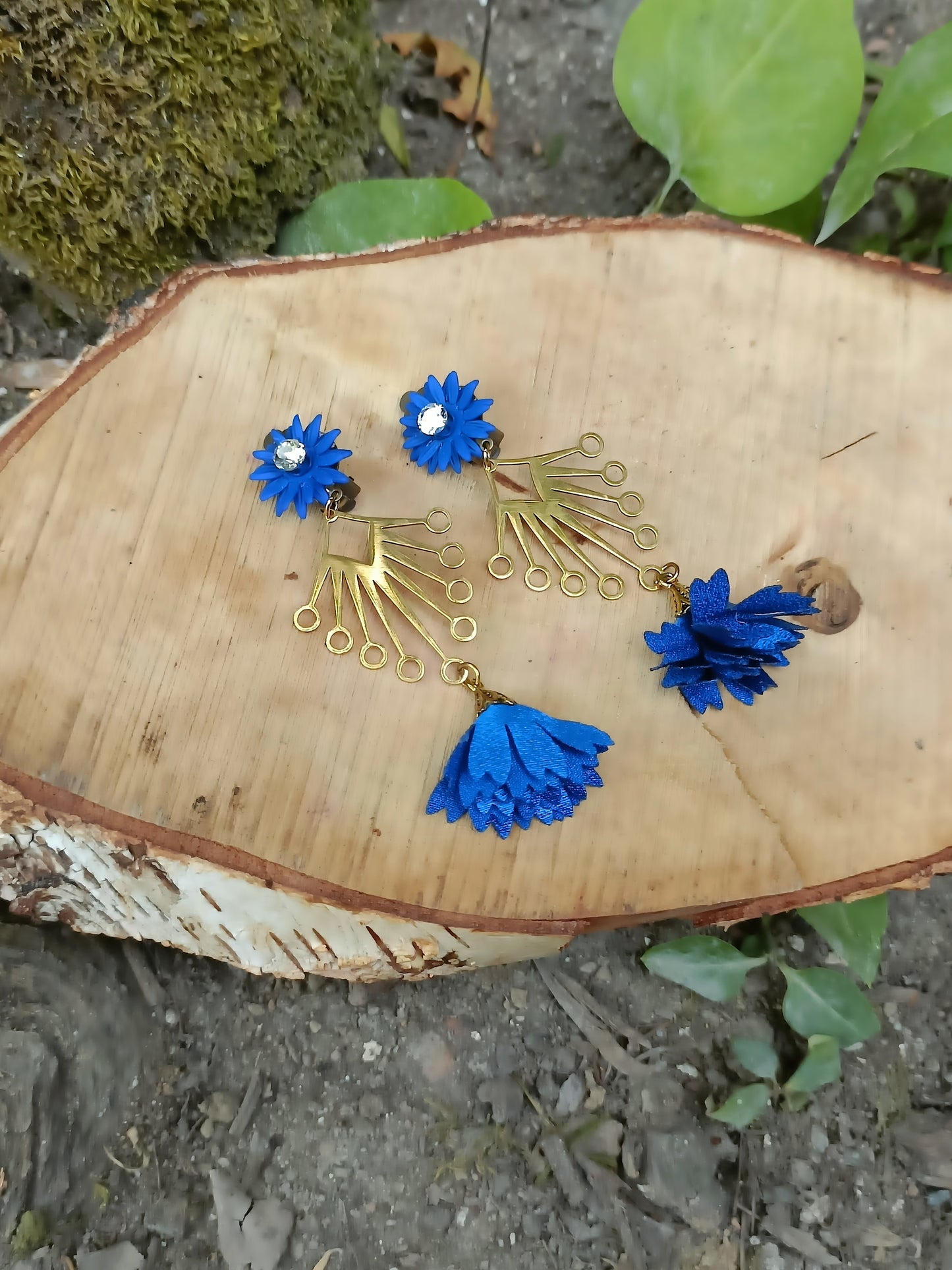 Athénais, les grandes boucles d'oreilles clips bleu vif