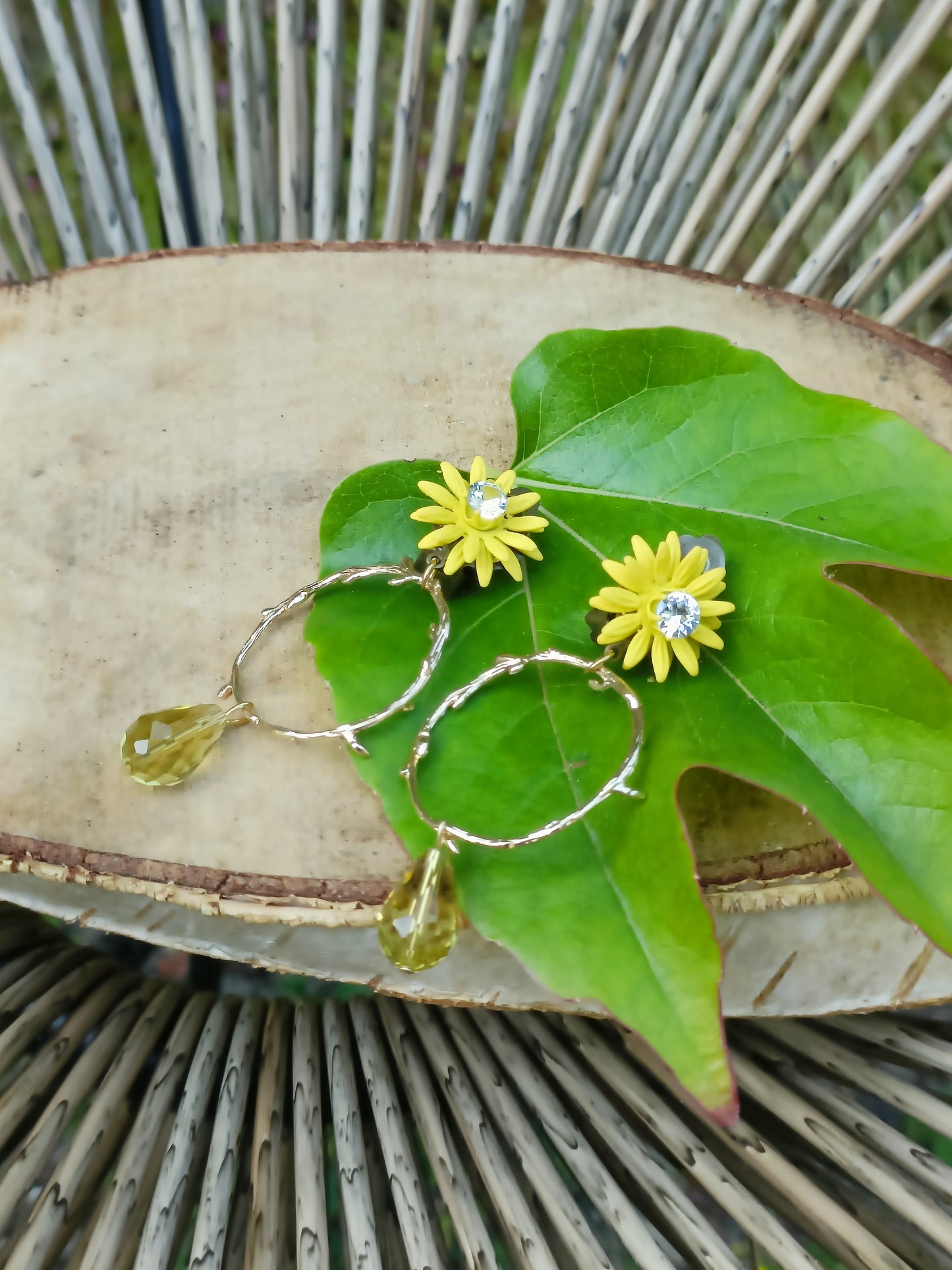 Athénais, les boucles d'oreilles clips jaunes et dorées or fin