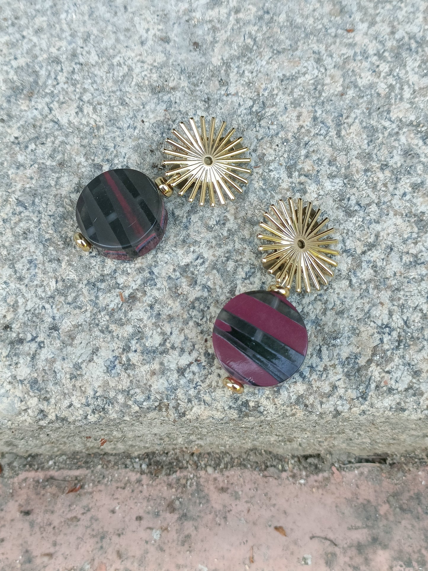 Boucles d'oreilles clips soleil dorés or fin, rose, noir, gris