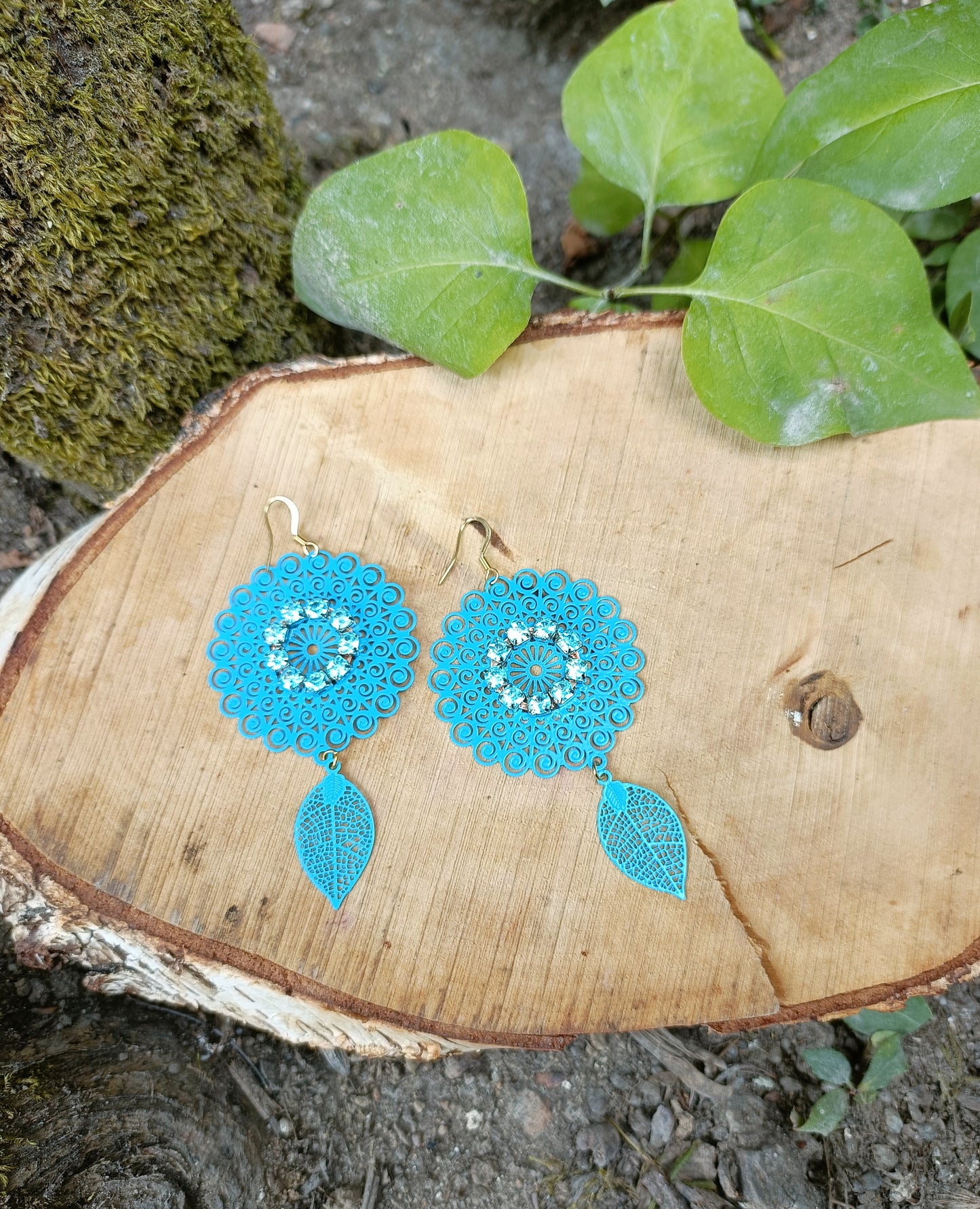 Grandes boucles d'oreilles turquoises Imelda, avec strass et petites feuilles, estampes rondes ajourées, en percées ou clips