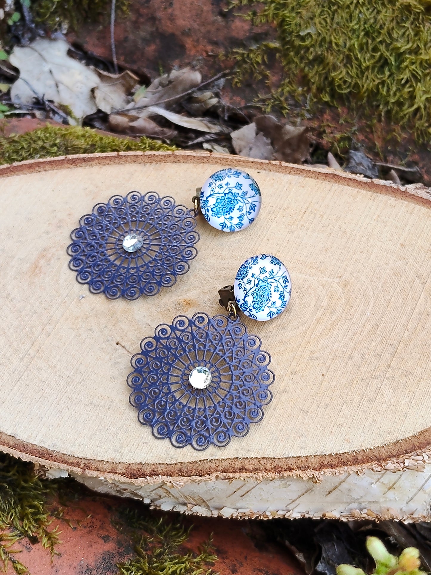 Boucles d'oreilles clips florales bleu marine