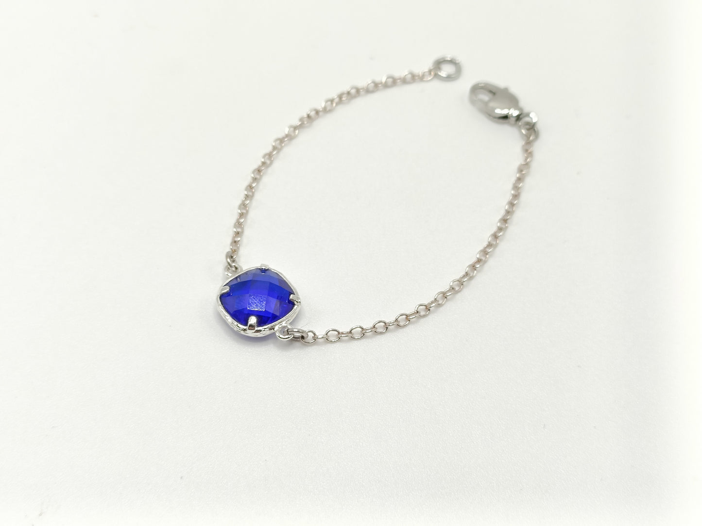 Bracelet argenté bleu vif facetté