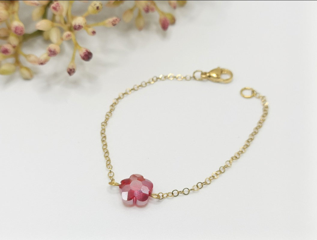 Bracelet doré et fleur rouge en cristal