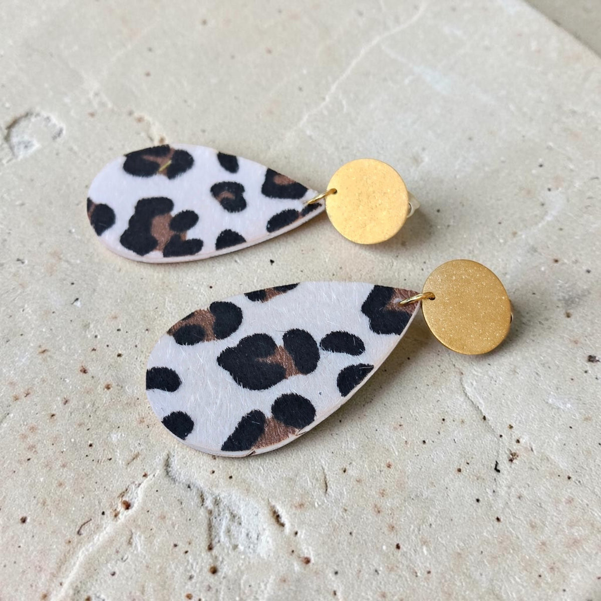 Calypso, les grandes boucles d'oreilles clips léopard