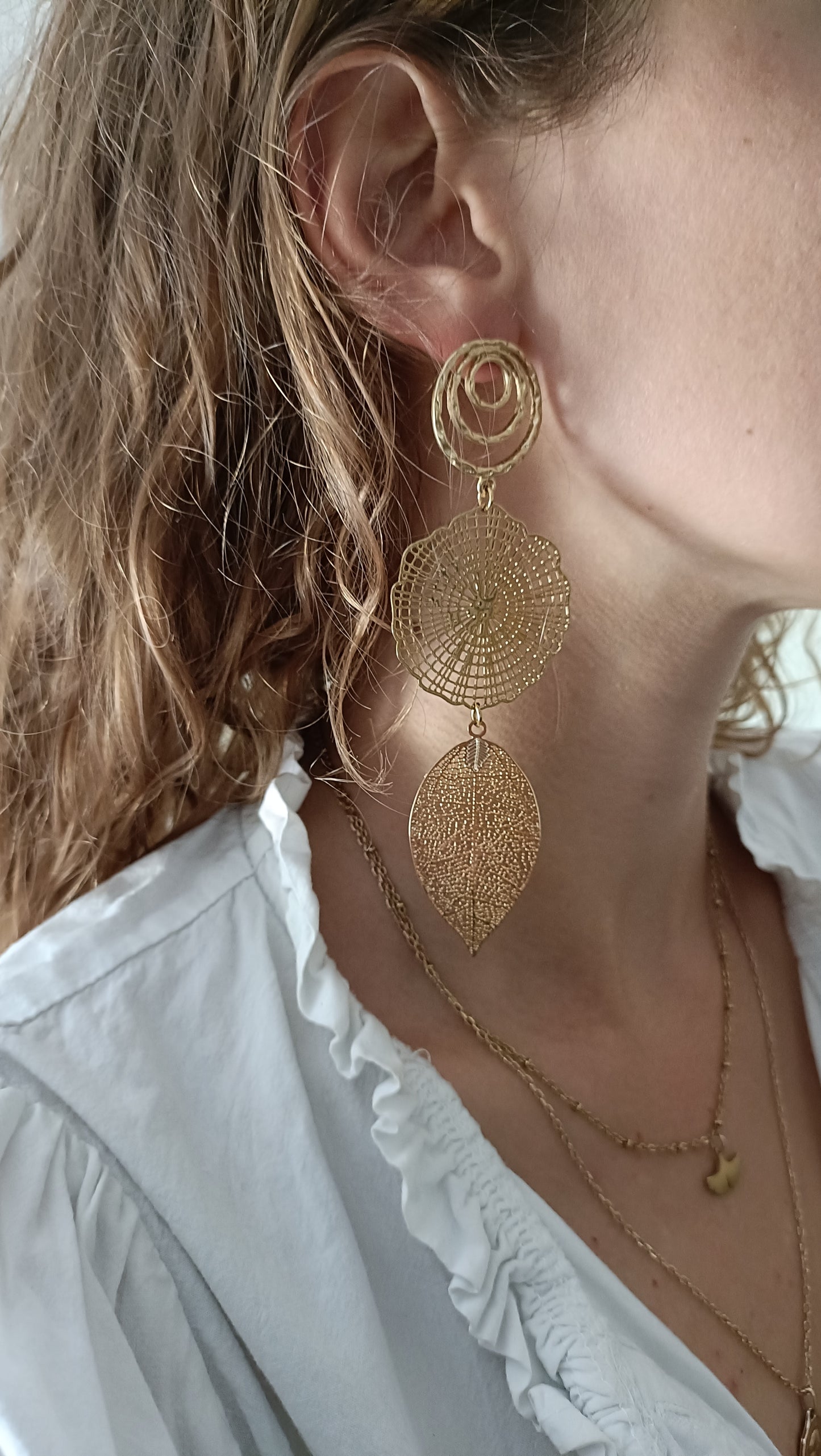 Cléore, grandes boucles d'oreilles dorées or fin, percées ou clips