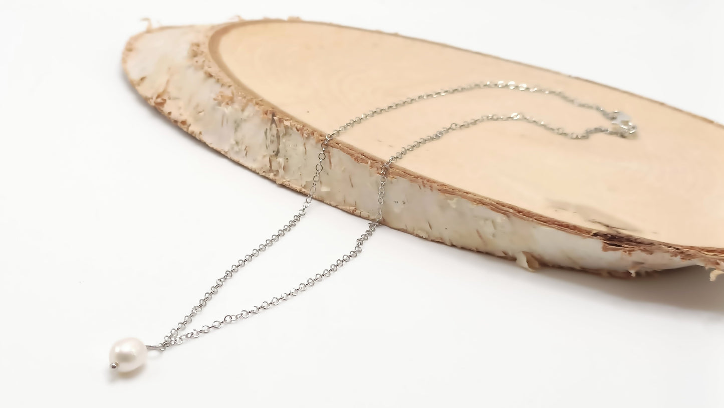 Collier court fin argenté et perle de culture baroque blanche