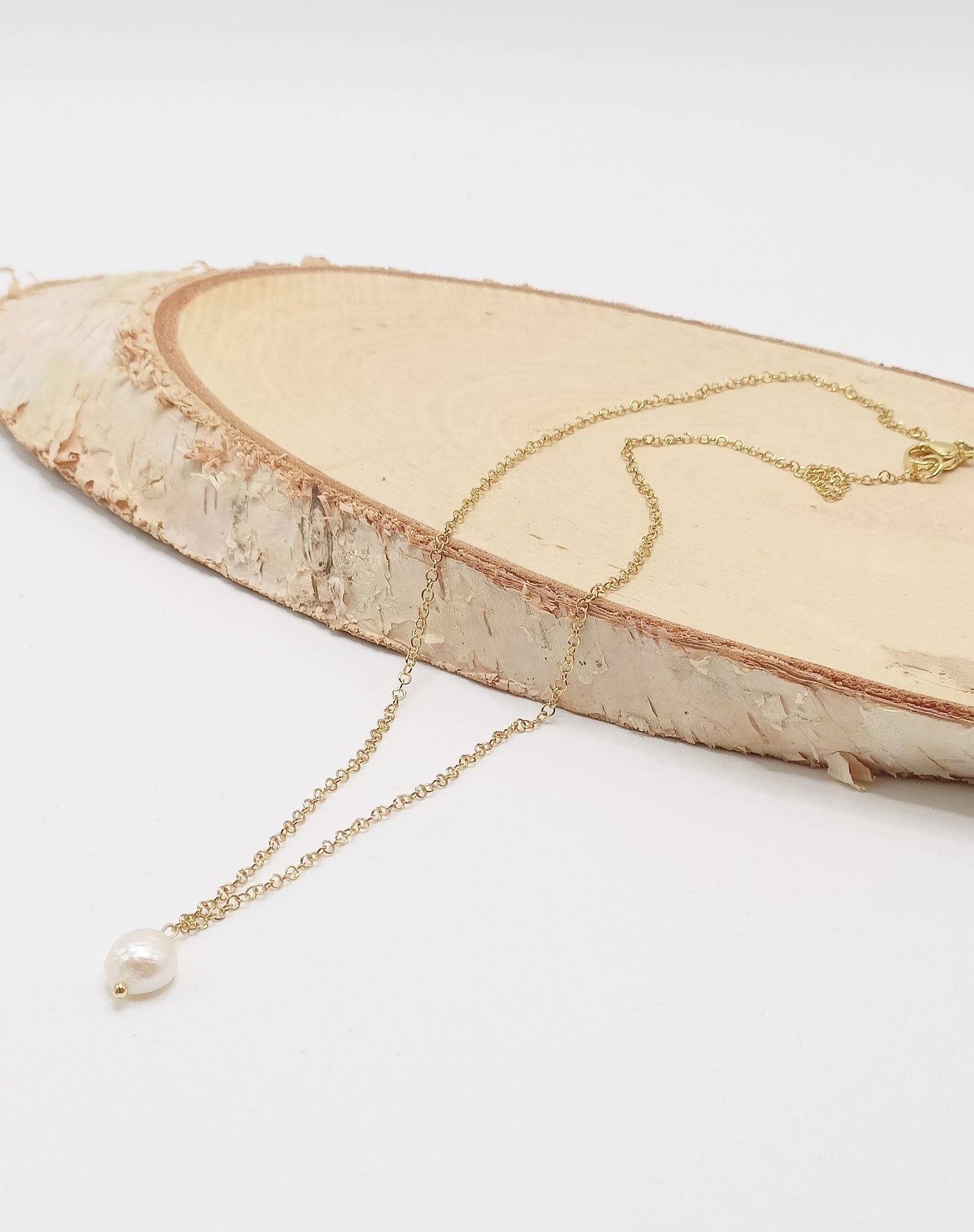 Collier court doré et fin en acier inoxydable et perle de culture blanche baroque