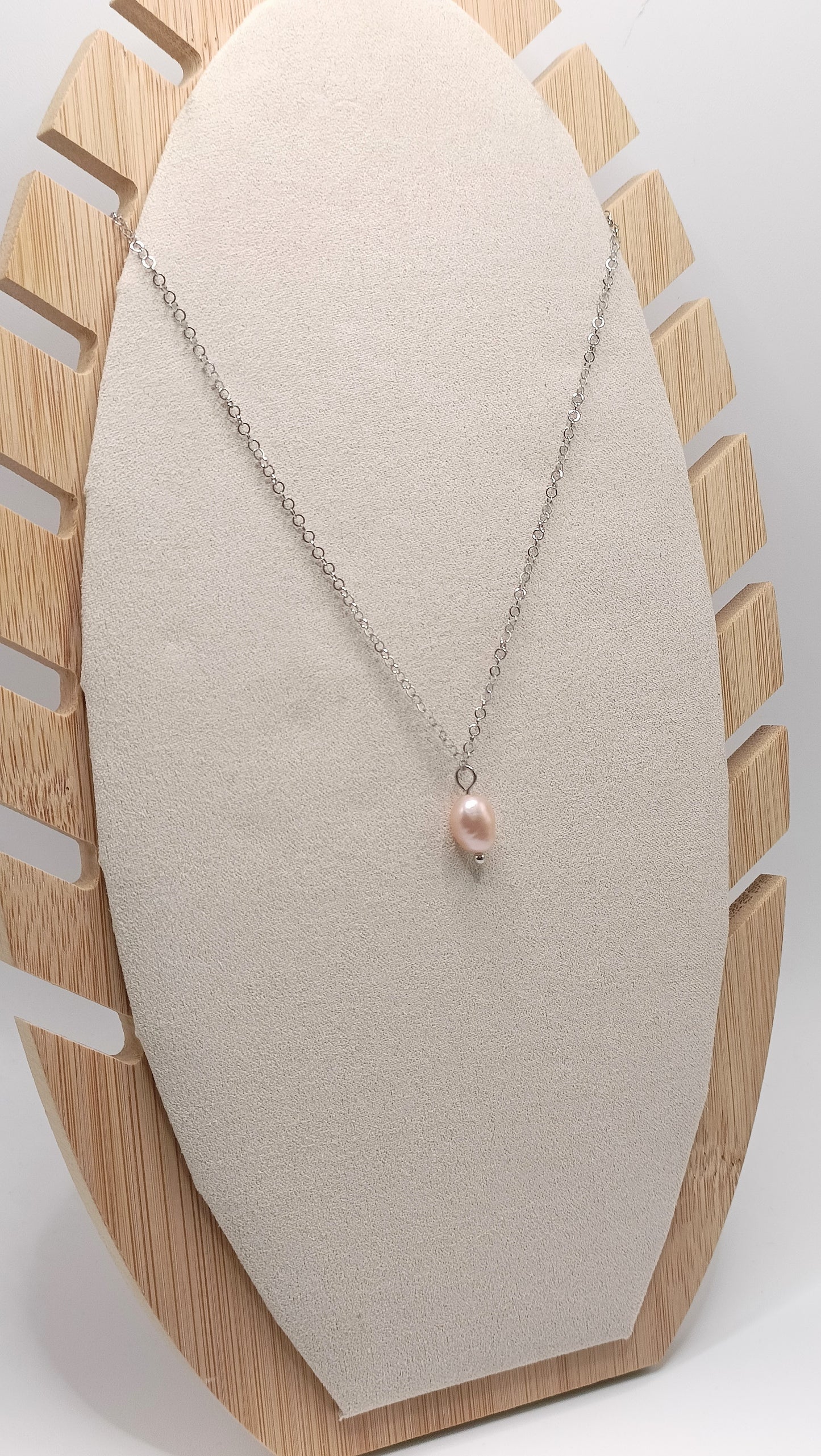 Collier court fin argenté et perle de culture baroque rose saumoné