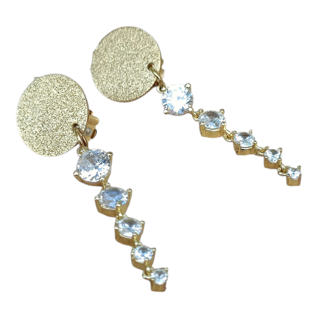 Cyriane, les boucles d'oreilles clips dorées et zircons cubiques