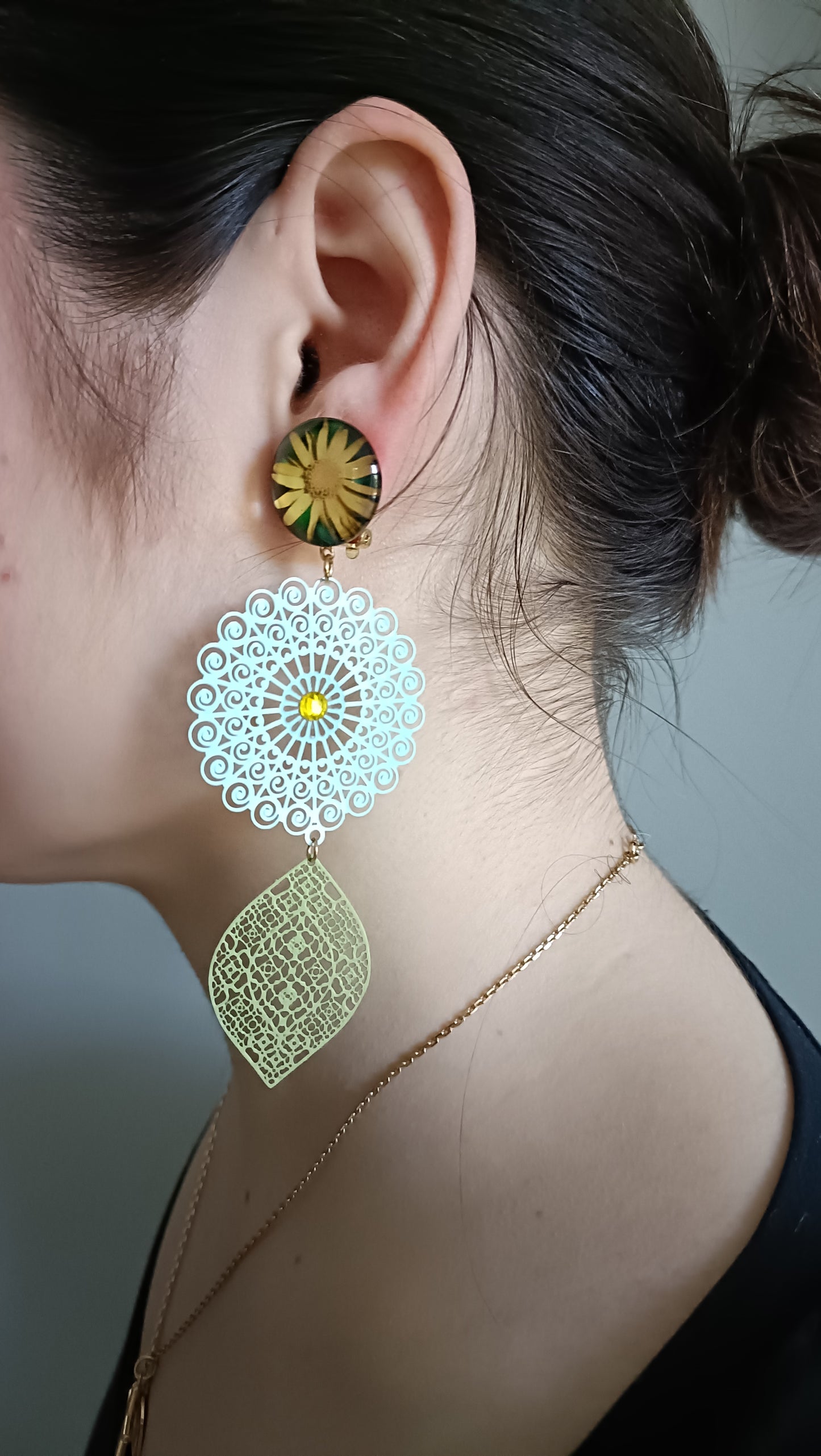 Grandes boucles d'oreilles clips fleuris vert d'eau, jaune, vert