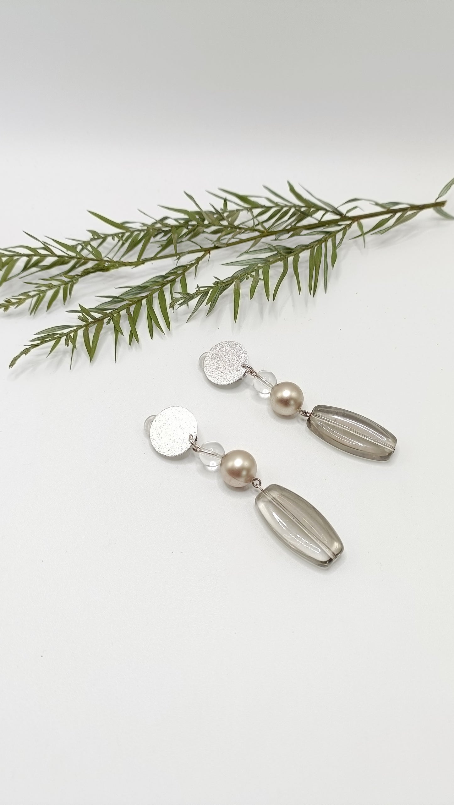 Grandes boucles d'oreilles clips argentées et dorées, modèle unique