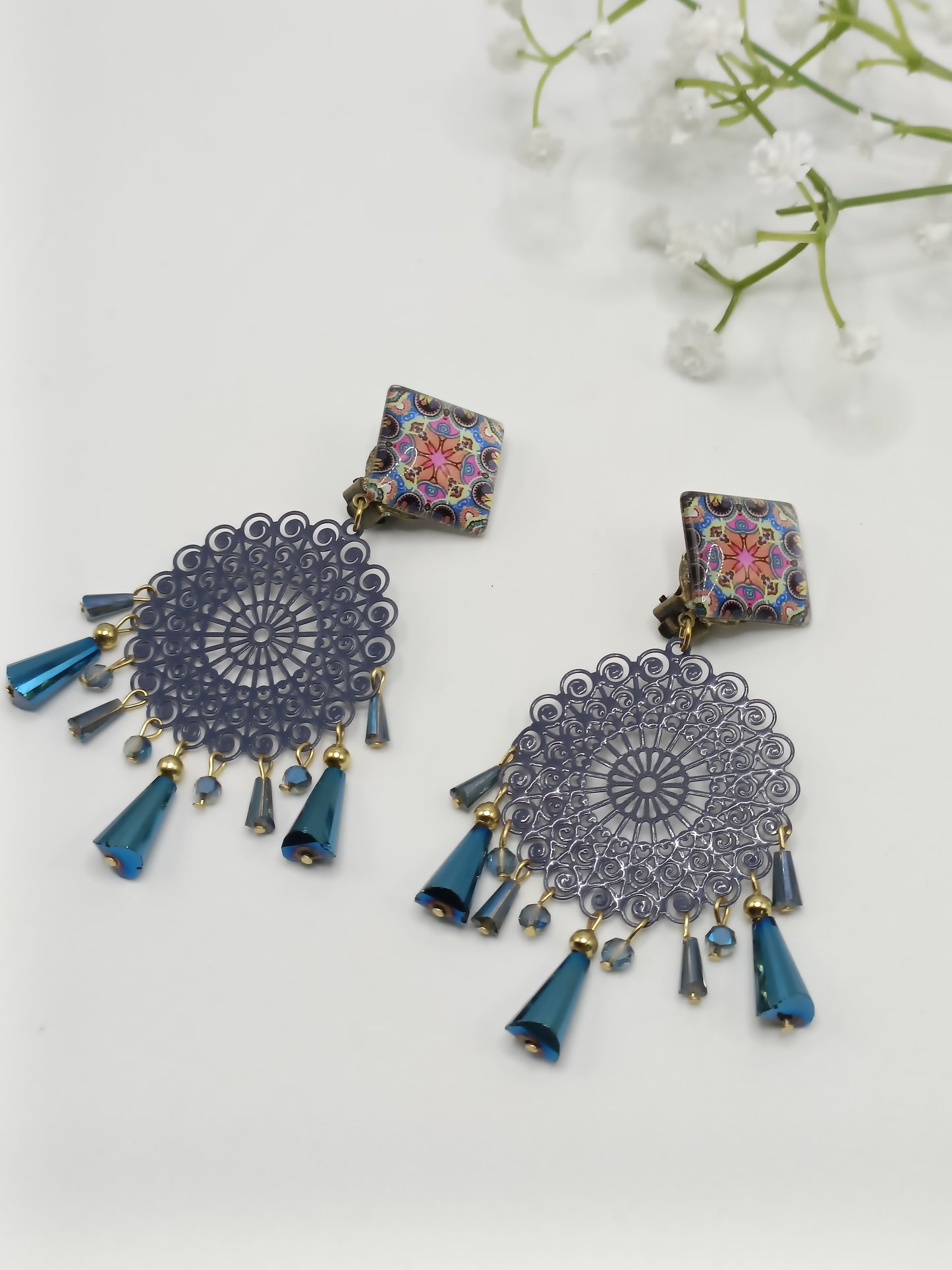 Grandes boucles d'oreilles clips bleu marine et colorées, perles pendantes en cristal facetté