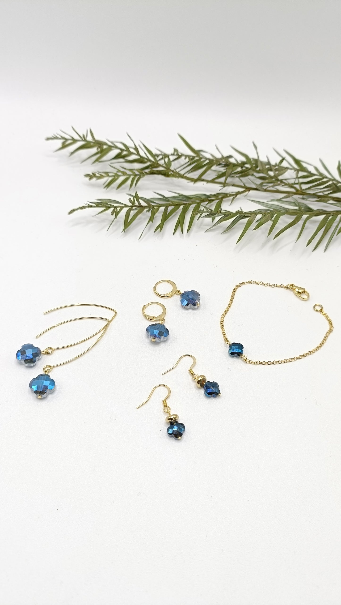 Pia, les petites fleurs en cristal bleu