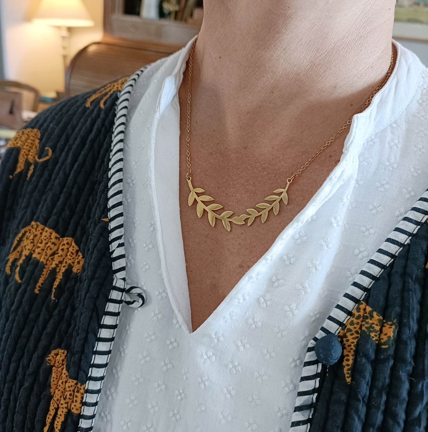 Lancelot, collier court fin doré en acier inoxydable motif végétal