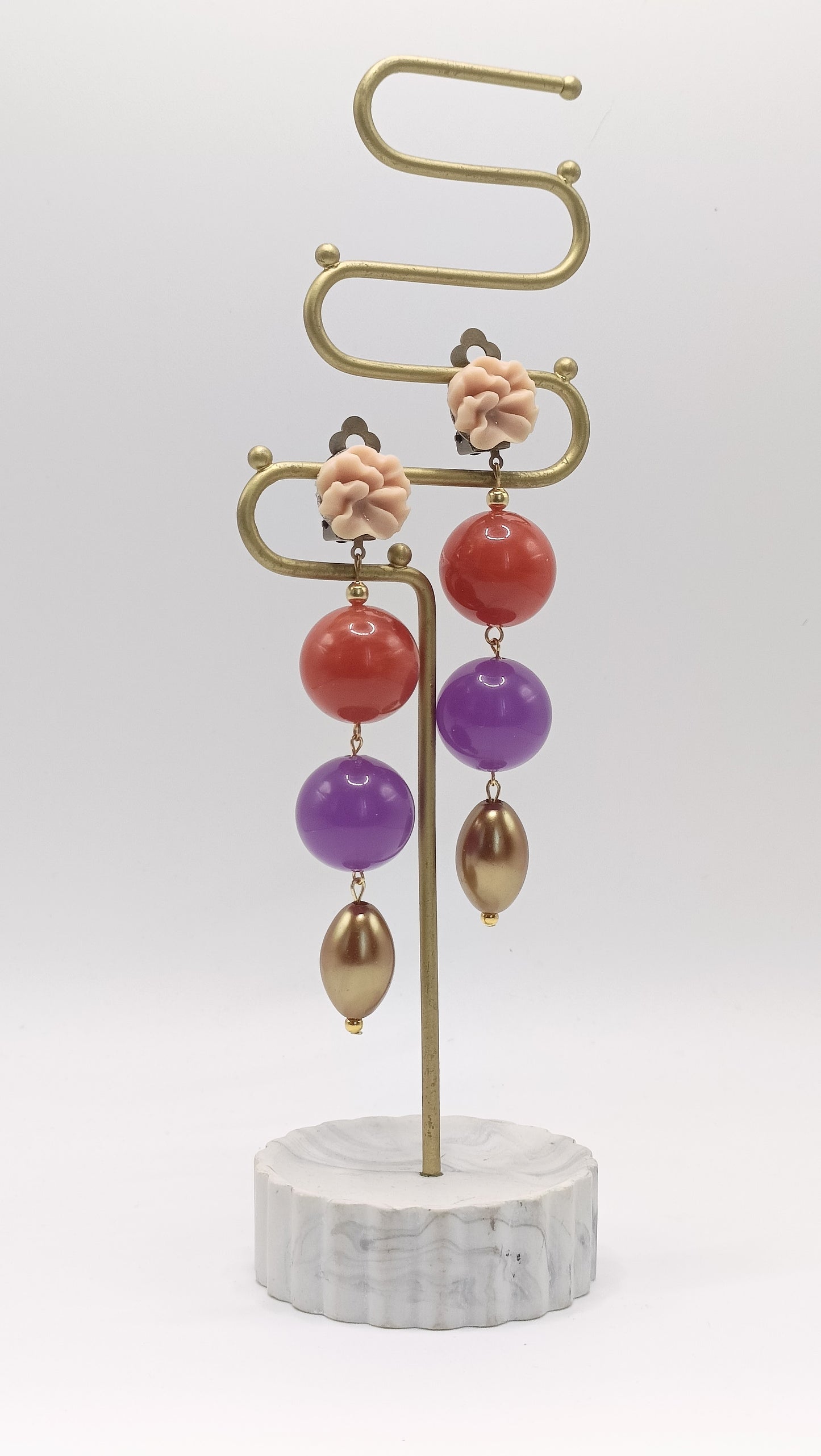 Les Circus, grandes boucles d'oreilles clips style vintage colorées  : saumoné; terracotta, violet et doré