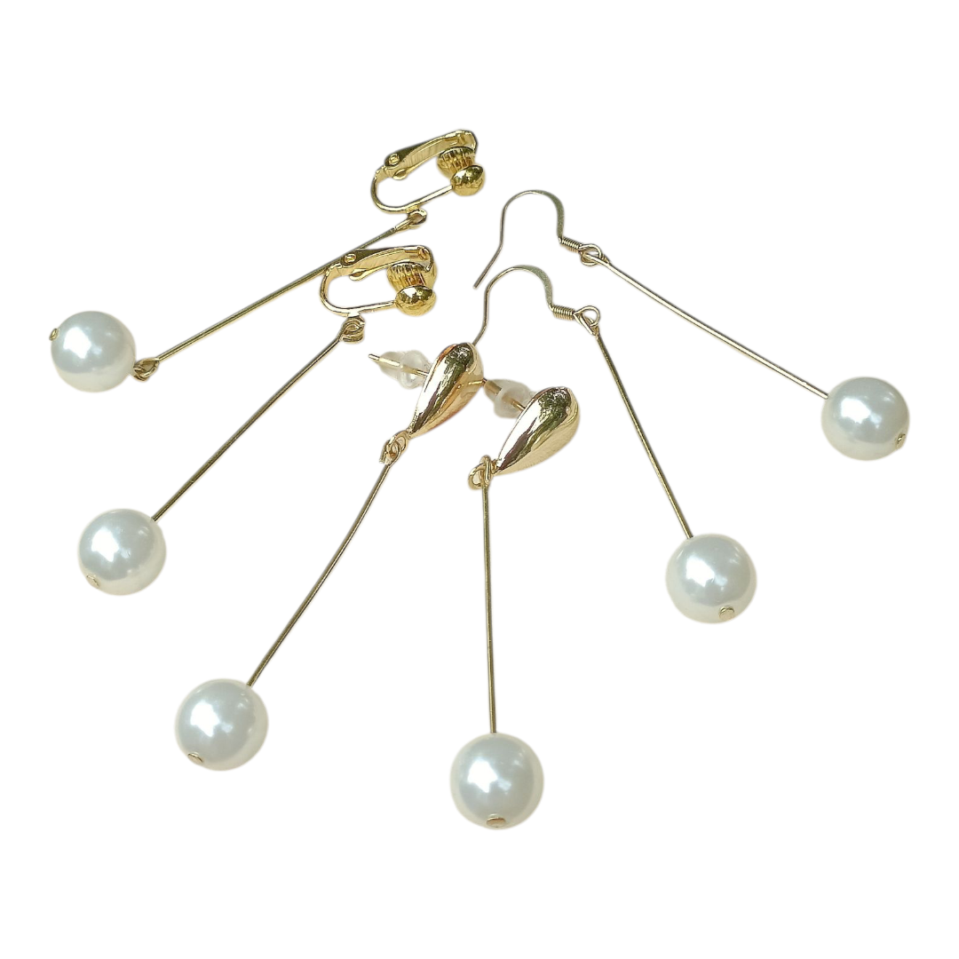 Lucie, les boucles d'oreilles fines pendantes dorées or fin et puces