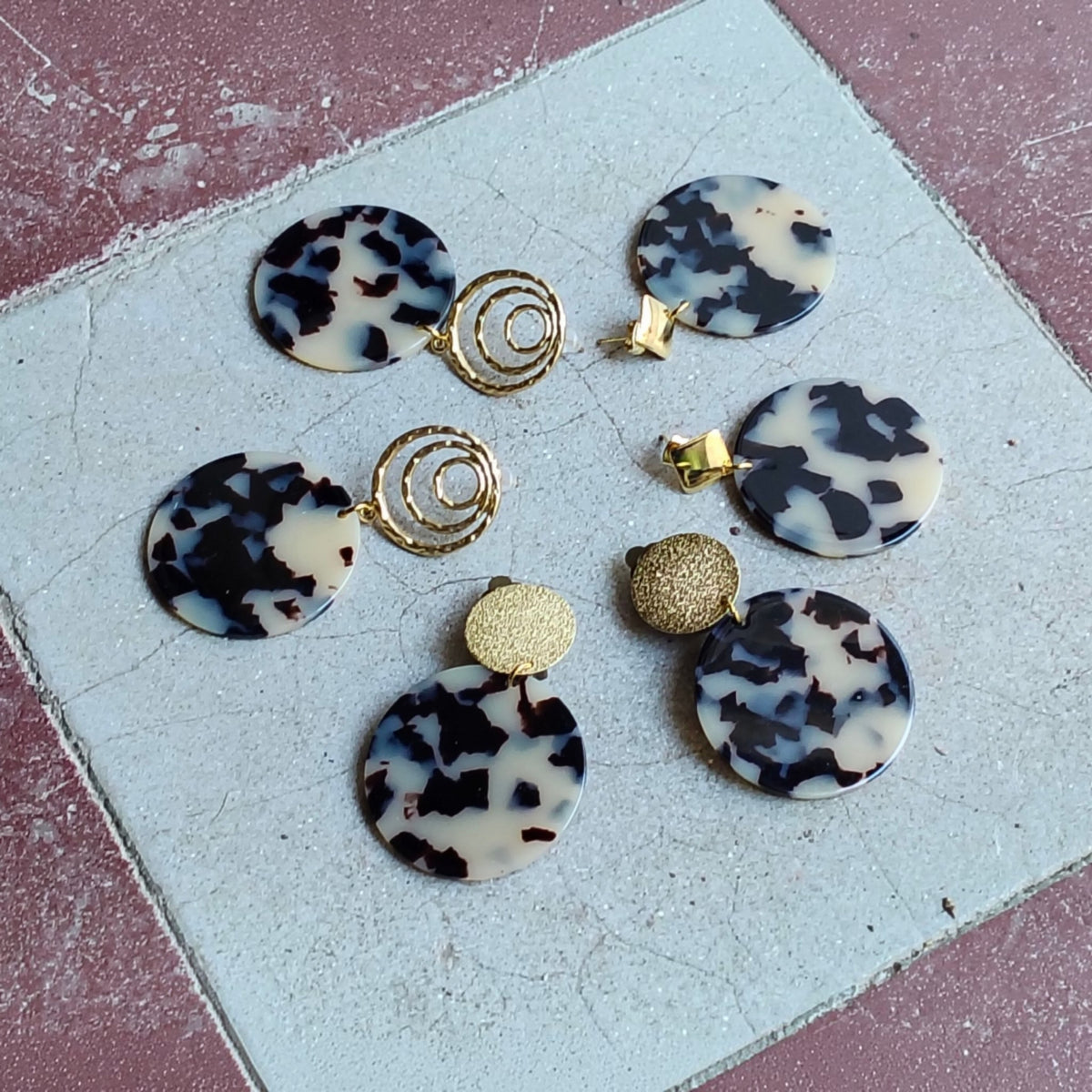Pénélope, les boucles d'oreilles puces léopard