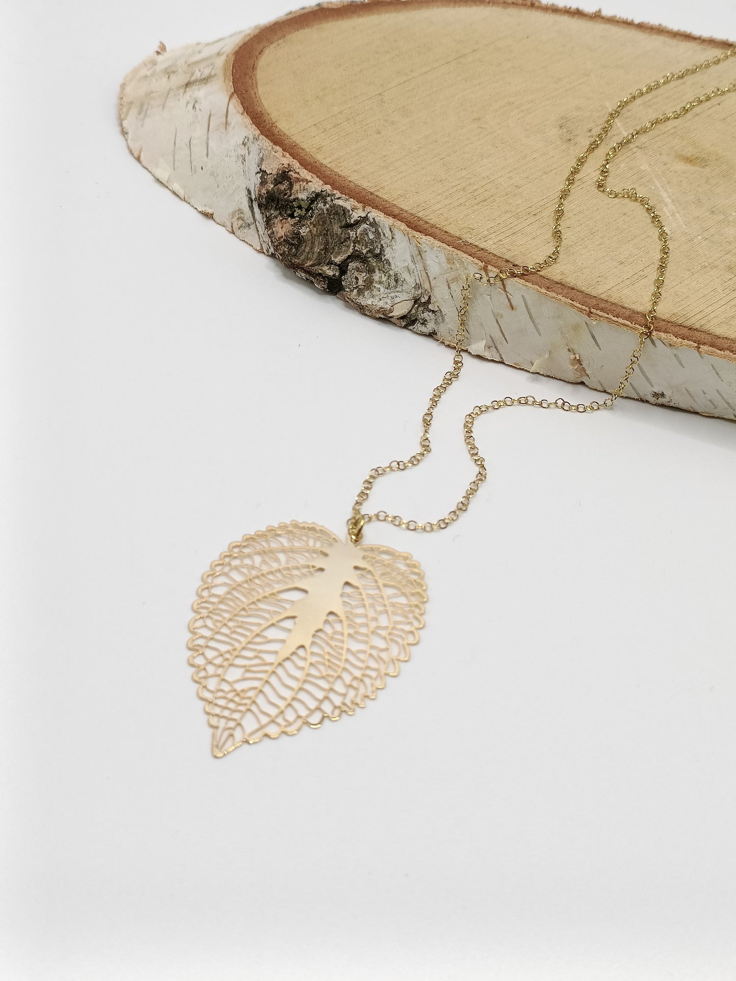 Sautoir doré grande feuille
