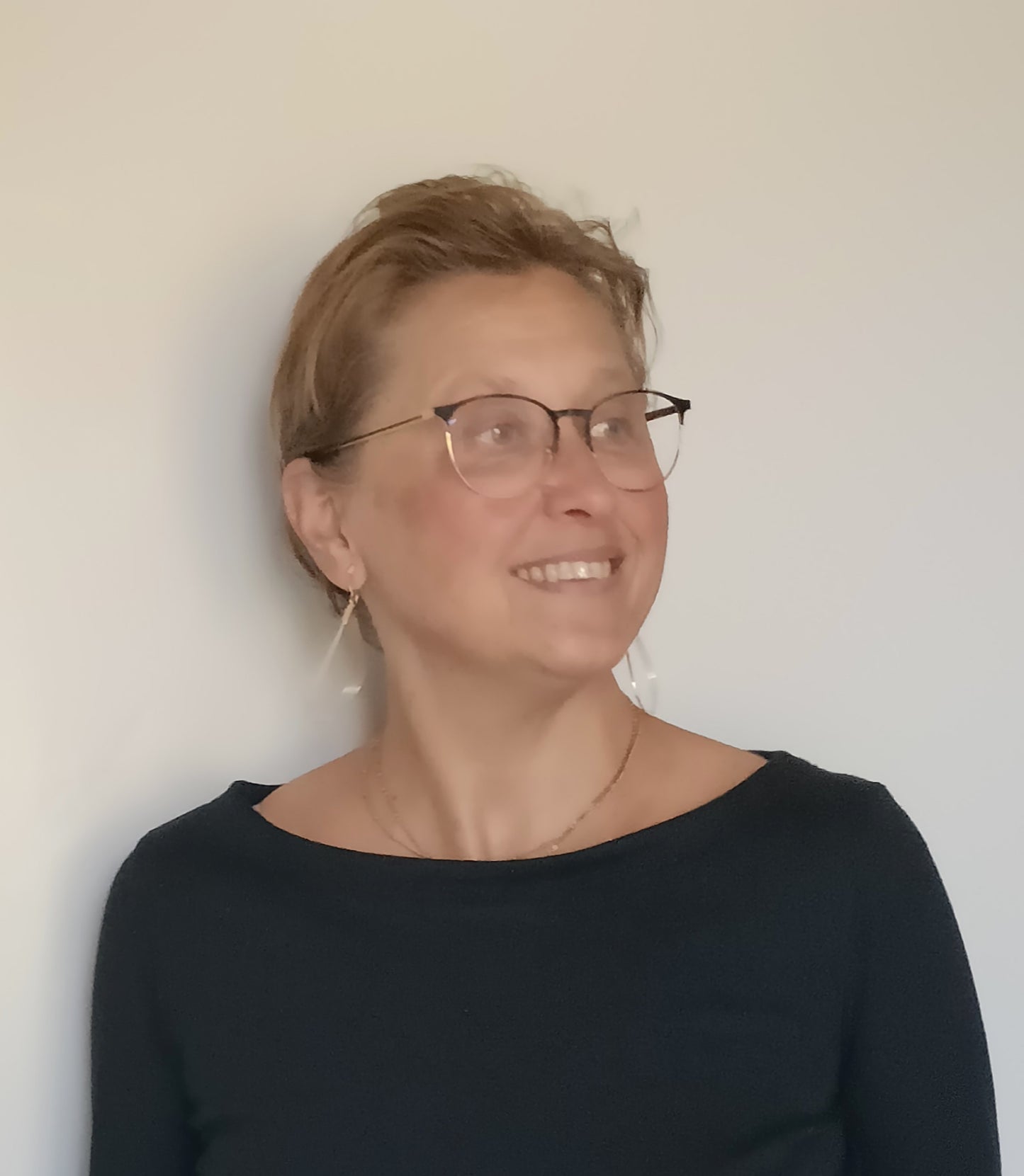 Sibylle, grandes boucles d'oreilles dorées 18K, percées ou clips, très légères, avec petites feuilles dorées 18K