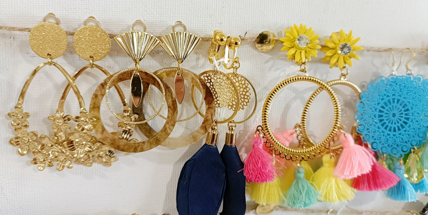 Grandes boucles d'oreilles turquoises et pompons colorés