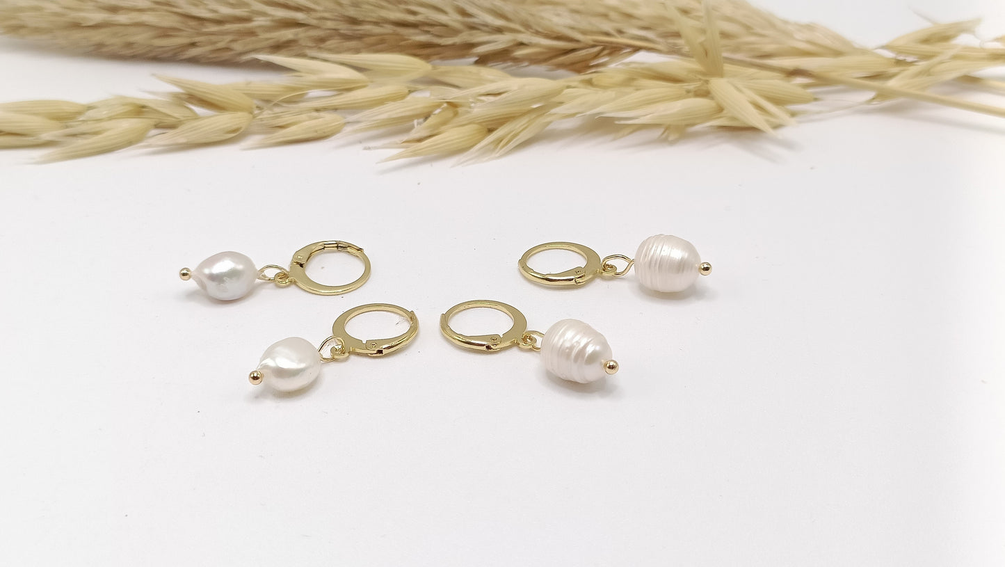 petites dormeuses dorées 24K et perles de culture baroques blanches