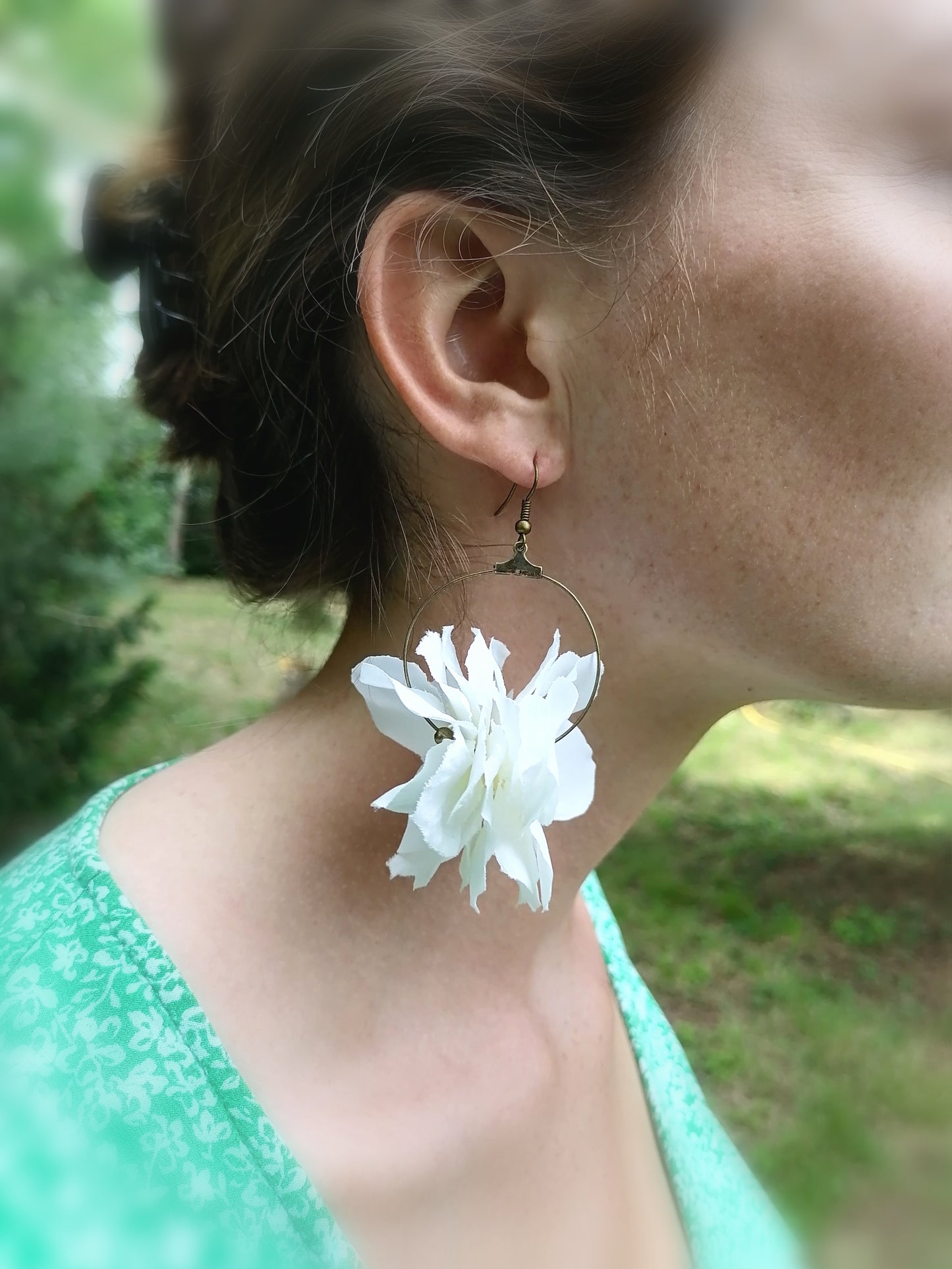 Les Gisèle, créoles laiton et pétales