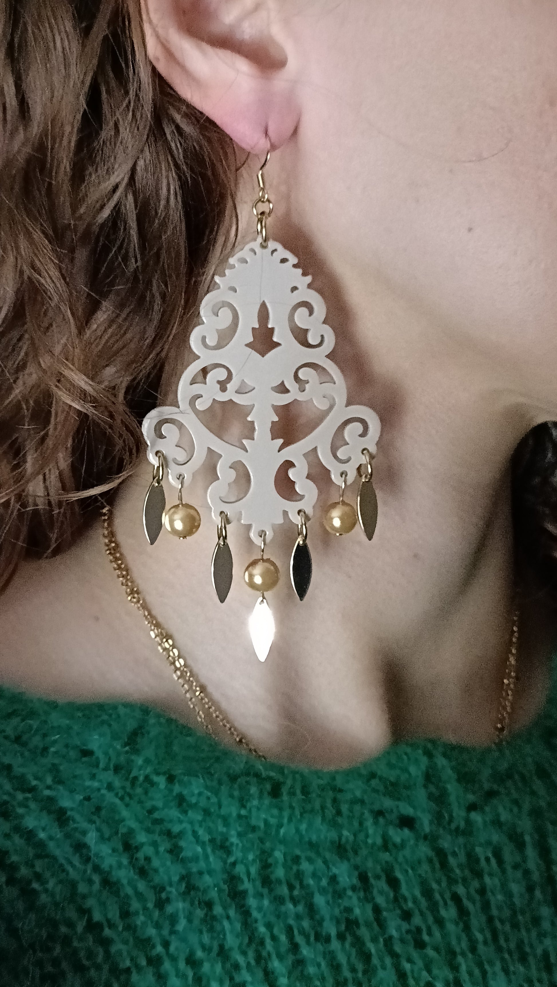 Agrippine, grandes boucles d'oreilles beige rosé et or, en percées ou clips