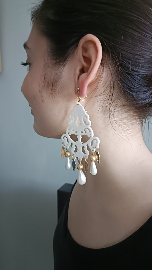 Agrippine, grandes boucles d'oreilles percées ou clips, blanc et or 18K