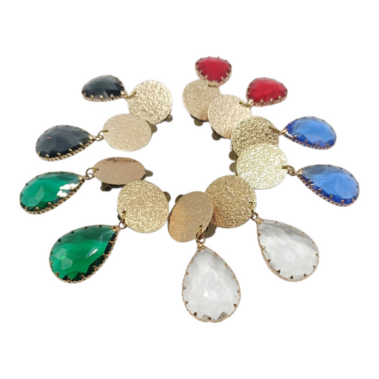 Alexane, les boucles d'oreilles clips dorées et grandes gouttes en verre facetté, bleues, vertes, rouges, noires ou couleur cristal, translucides et lumineuses 