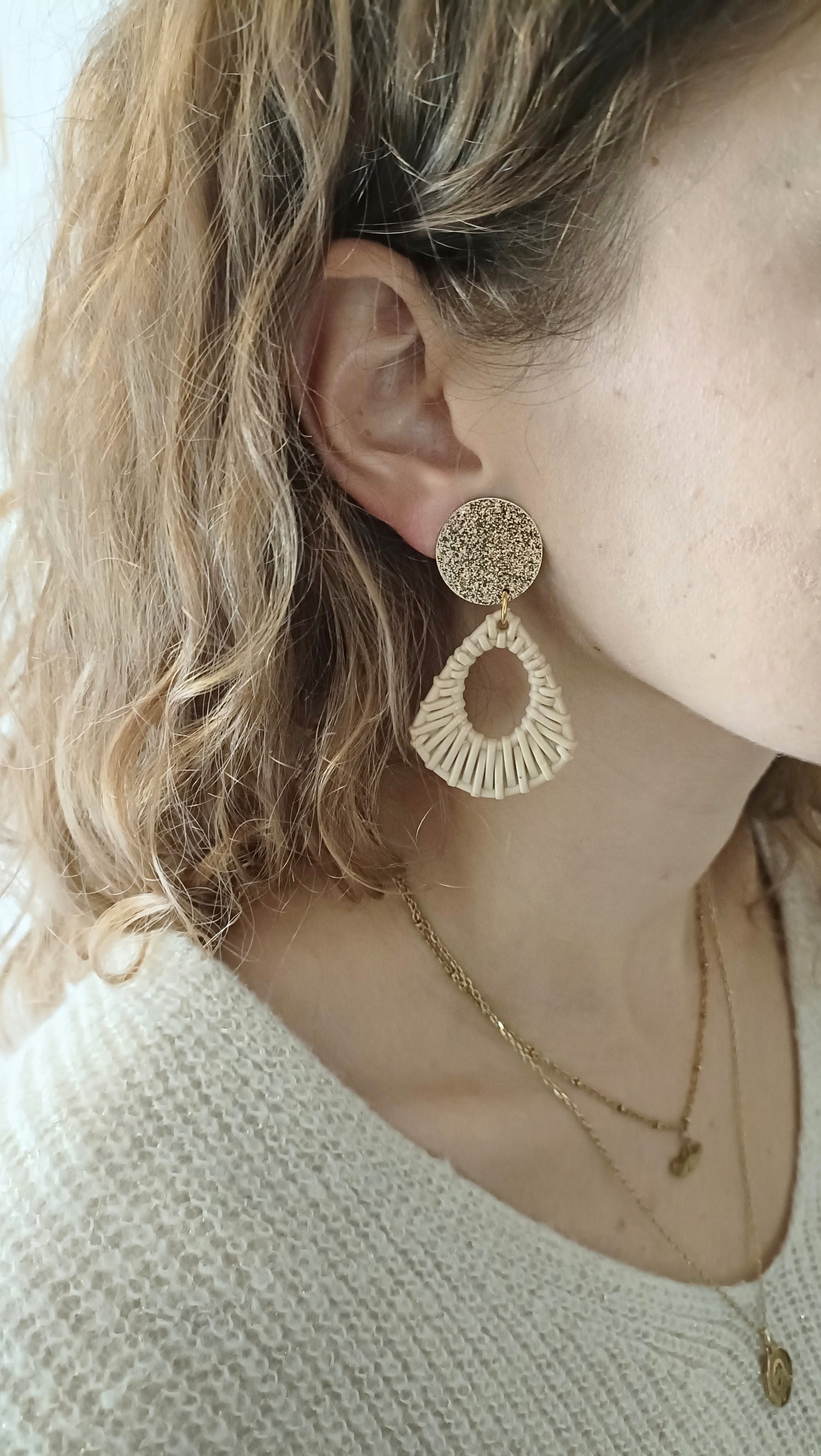 Alhambra, boucles d'oreilles clips dorées et beige style vintage