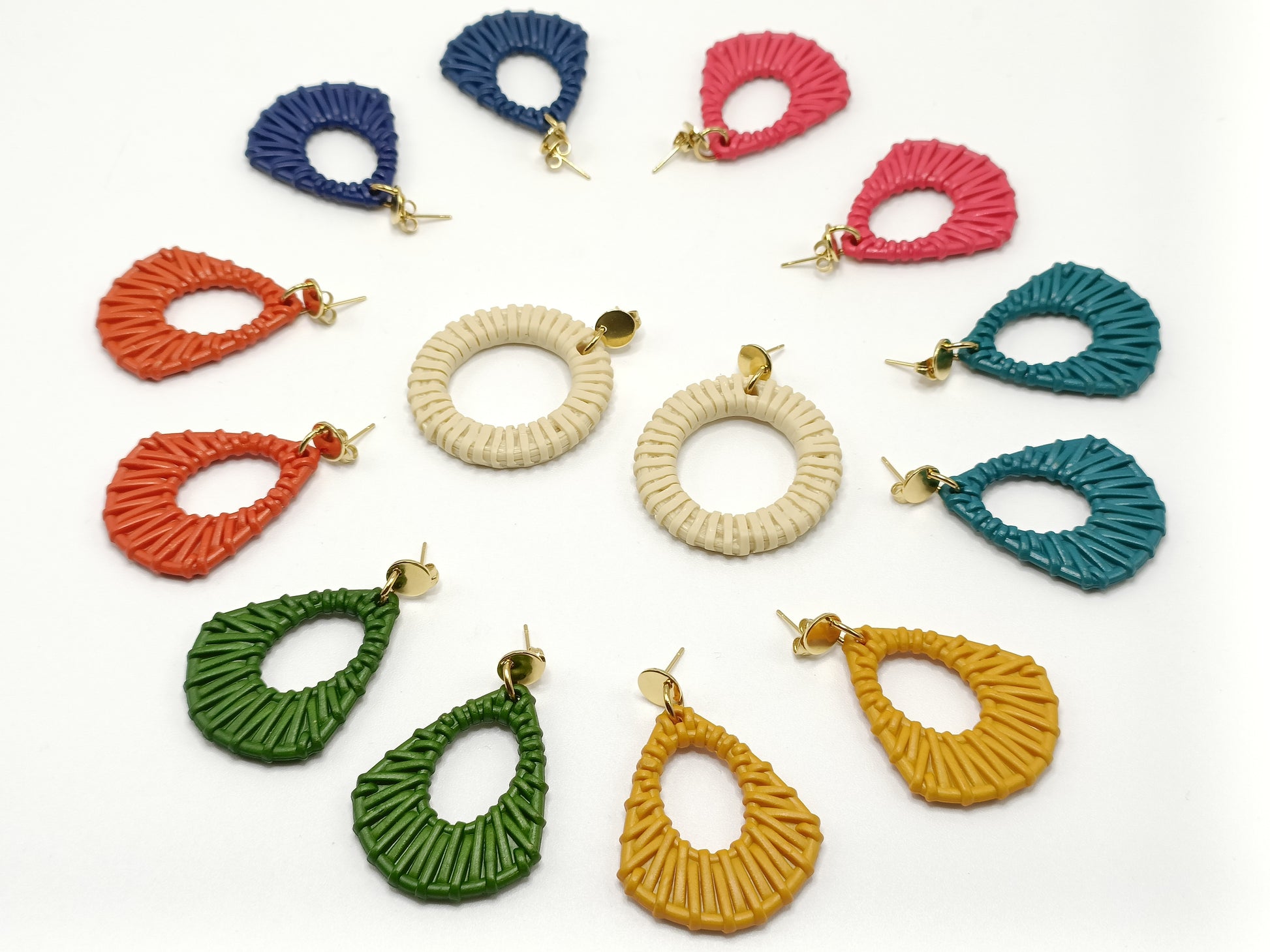 Alhambra, boucles d'oreilles clips et puces dorées 18k en différents coloris, beige, bleu , orange, moutarde, blanc, vert, rose fushia