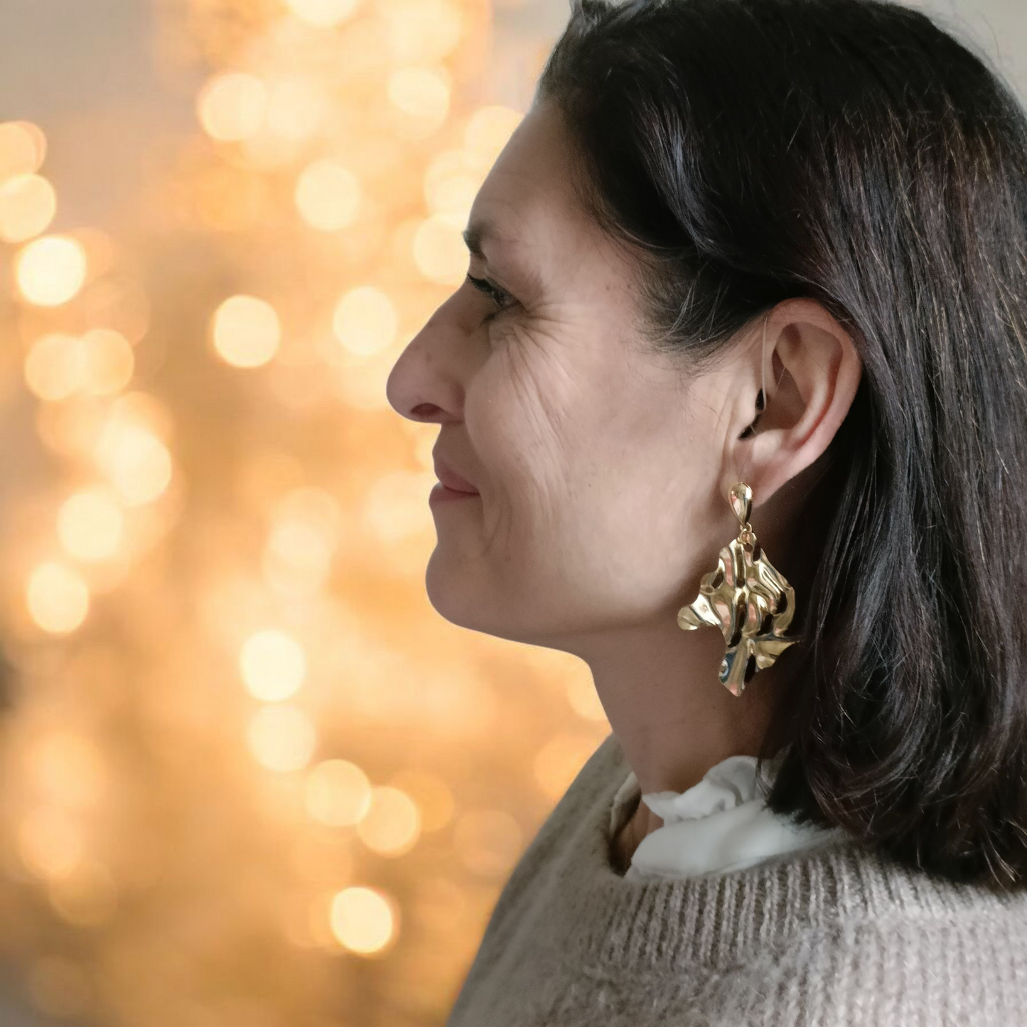 Arabesques, les boucles d'oreilles dorées or fin martelées, percées ou clips