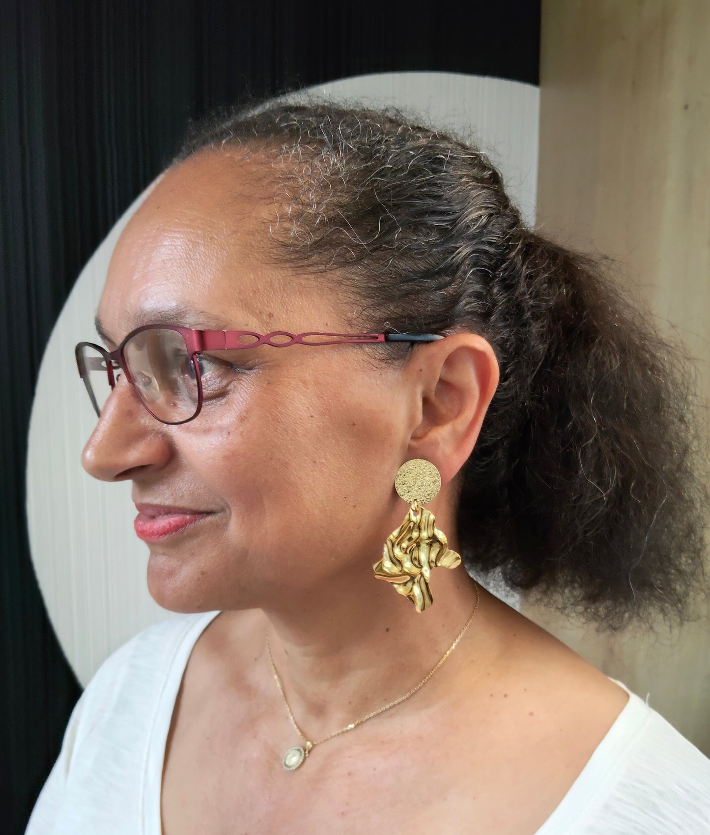 Arabesques, les boucles d'oreilles dorées or fin martelées, percées ou clips