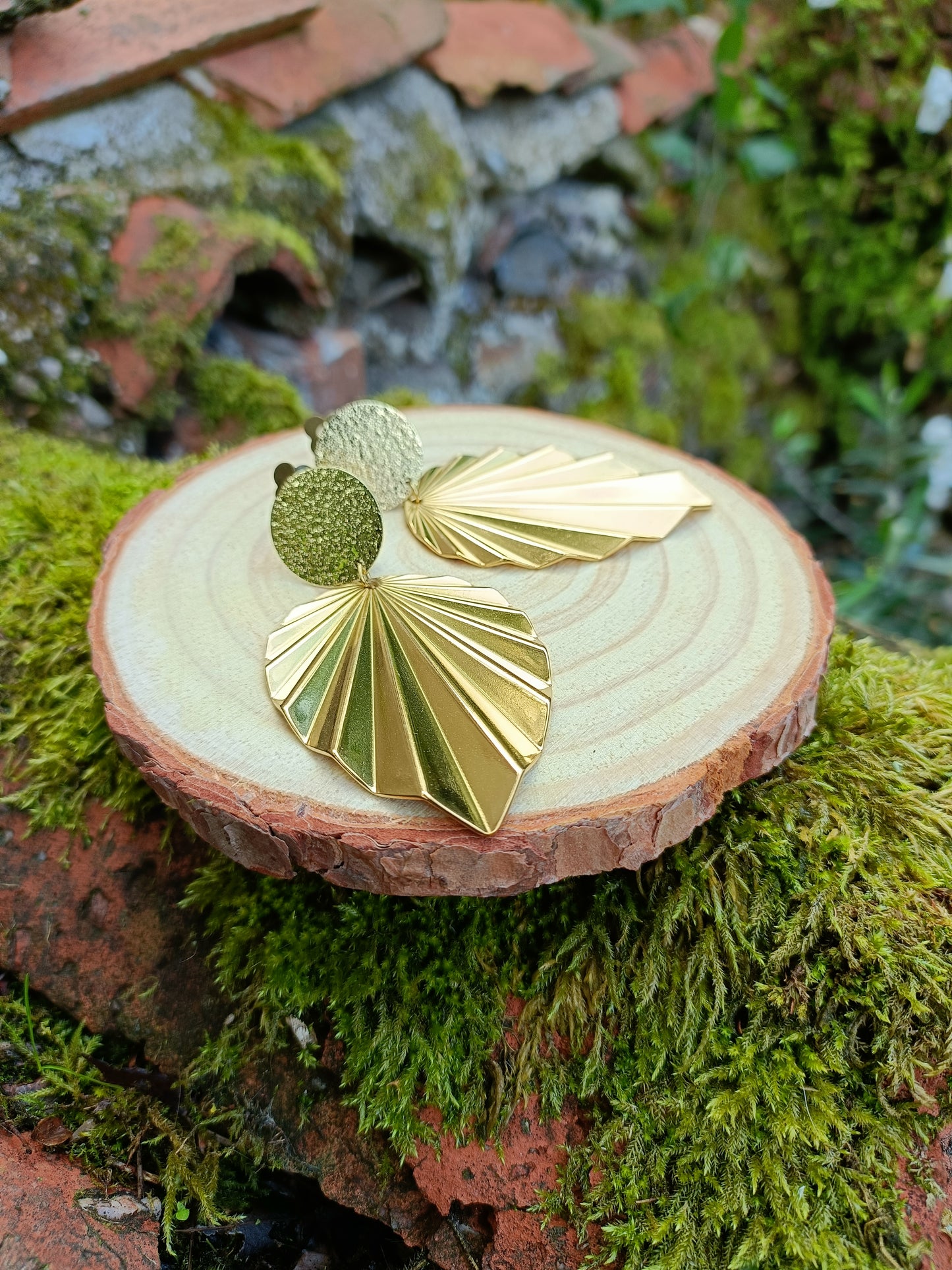 Augustine, les grandes boucles d'oreilles clips feuilles dorées or fin