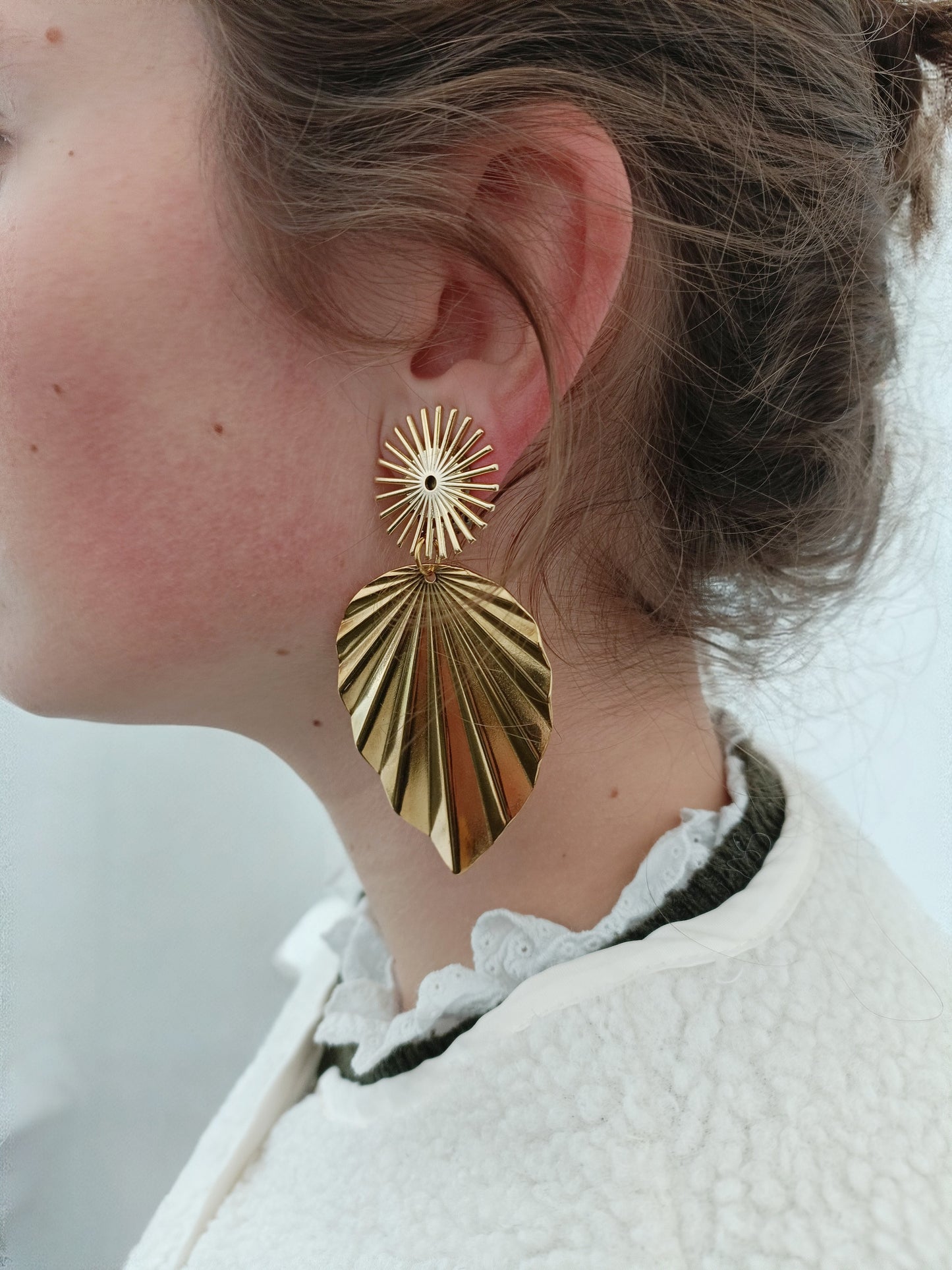 Augustine, les grandes boucles d'oreilles clips feuilles dorées or fin