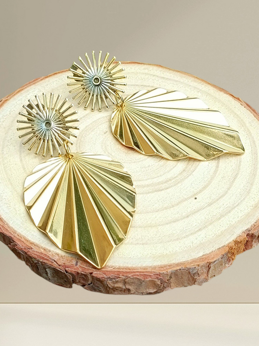 Augustine, les grandes boucles d'oreilles clips soleil et feuilles striées dorés or fin 
