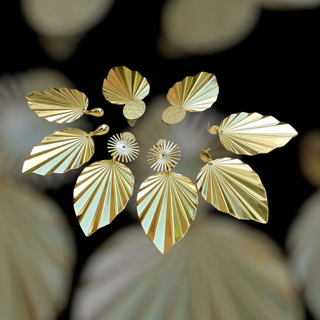 Augustine, les grandes boucles d'oreilles feuilles striées entièrement dorées or fin, percées ou clips