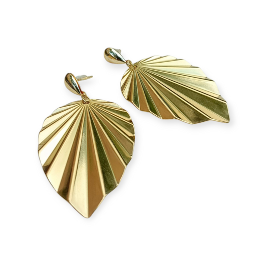 Augustine, les grandes boucles d'oreilles puces larmes et feuilles dorées or fin