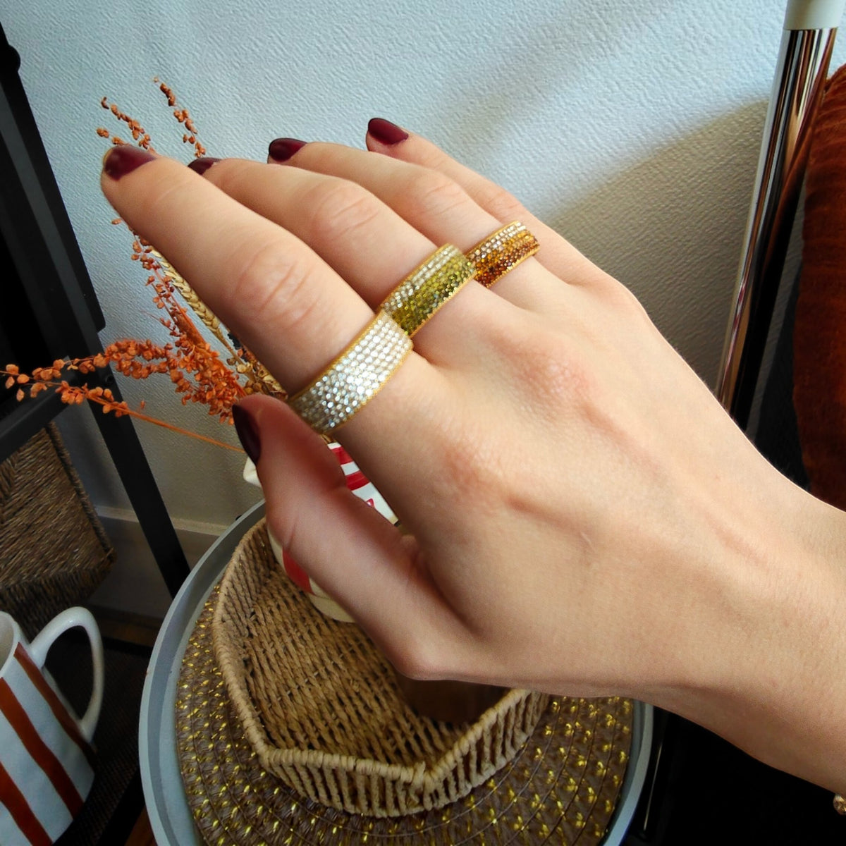 Bague dorée carrée en acier inoxydable , non réglable, avec strass blancs, verts ou mordorés