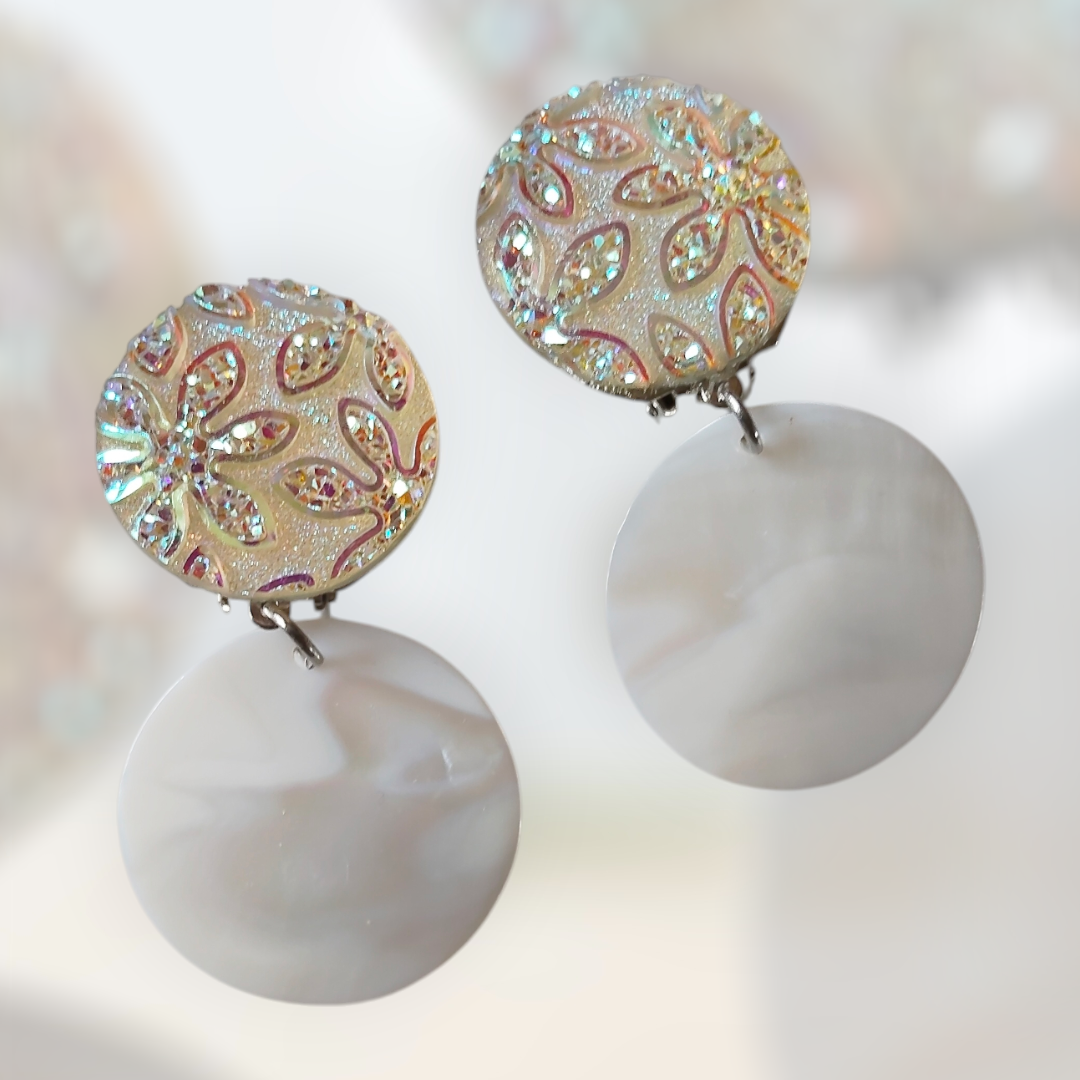 Colombe, boucles d'oreilles clips fleurs irisées