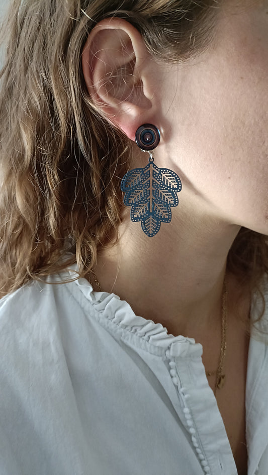 Boucles d'oreilles clips indolores, feuilles ajourées bleu marine