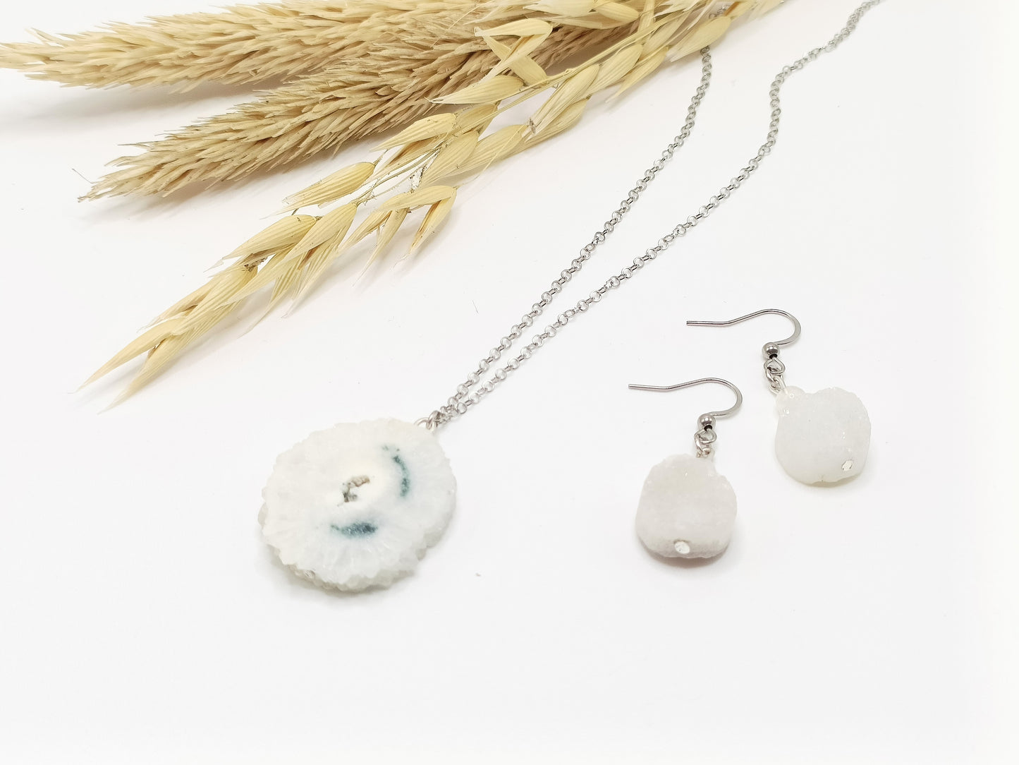 Boucles d'oreilles blanches en pierres naturelles, géode de quartz
