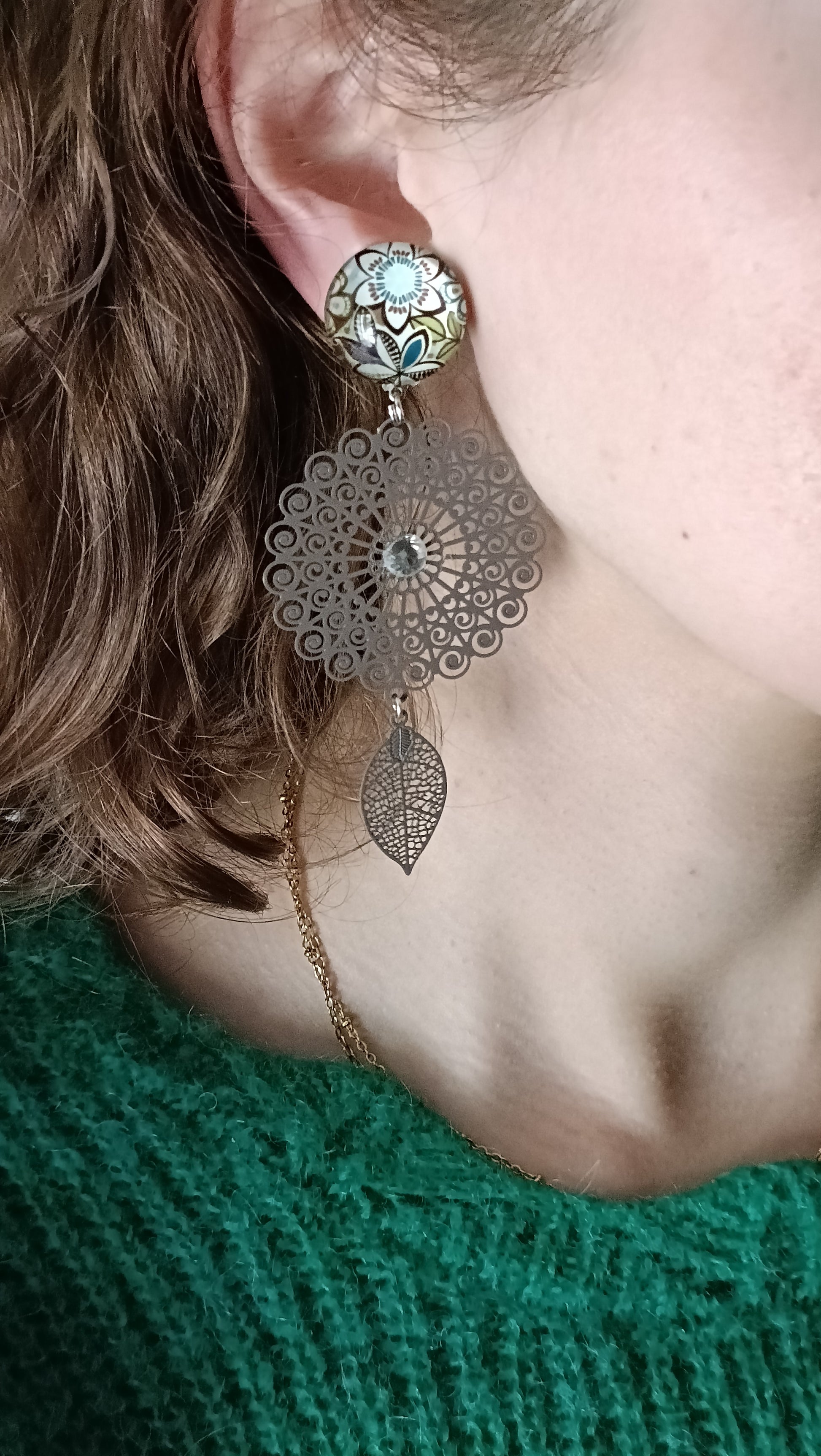 Boucles d'oreilles clips Imelda gris taupe et fleurs 