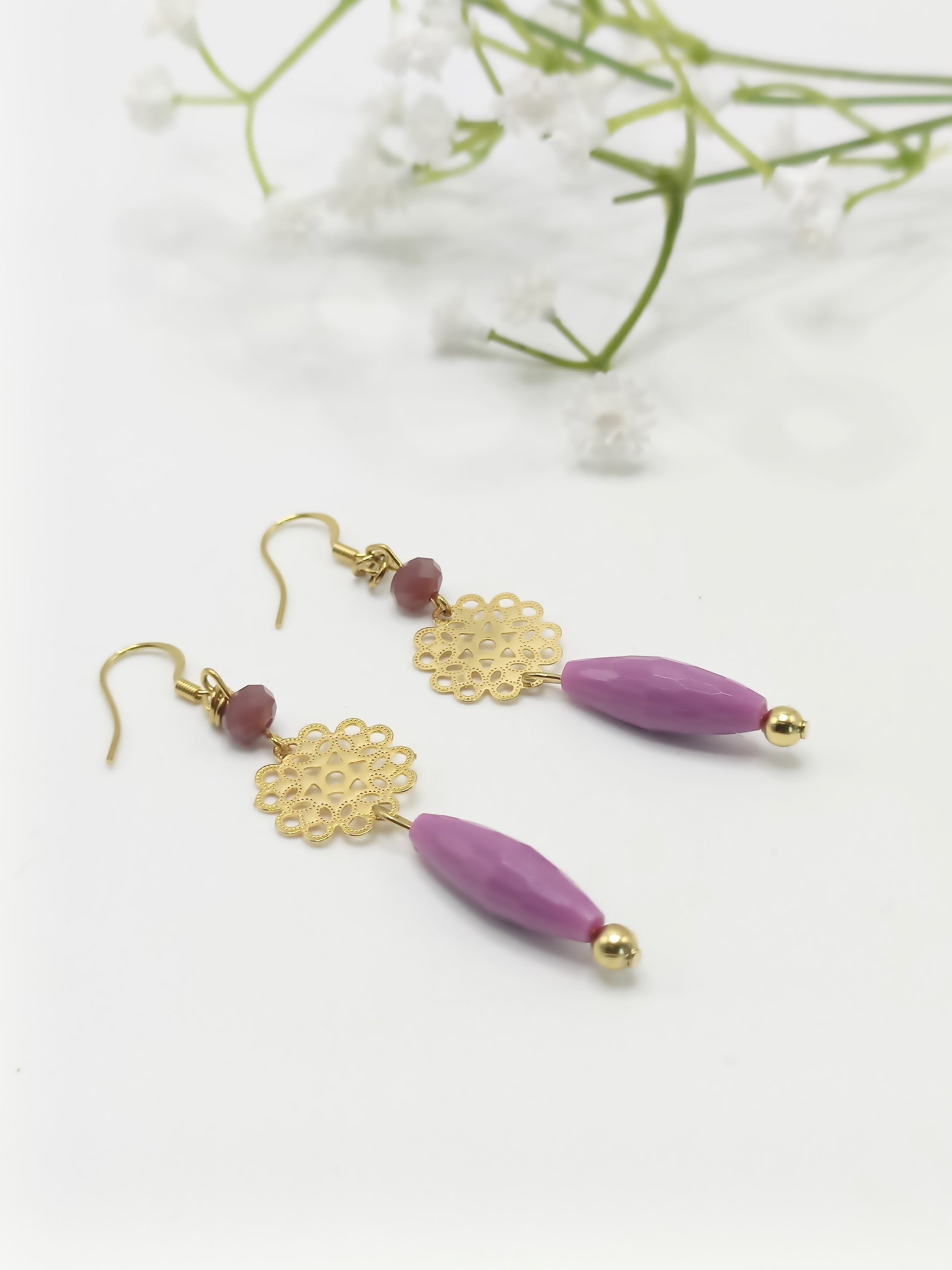 Boucles d'oreilles fines dorées or fin et perles lilas, percées ou clips