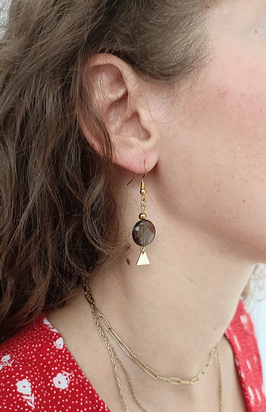 Boucles d'oreilles quartz fumé facetté et petits triangles dorés or fin, dormeuses ou clips