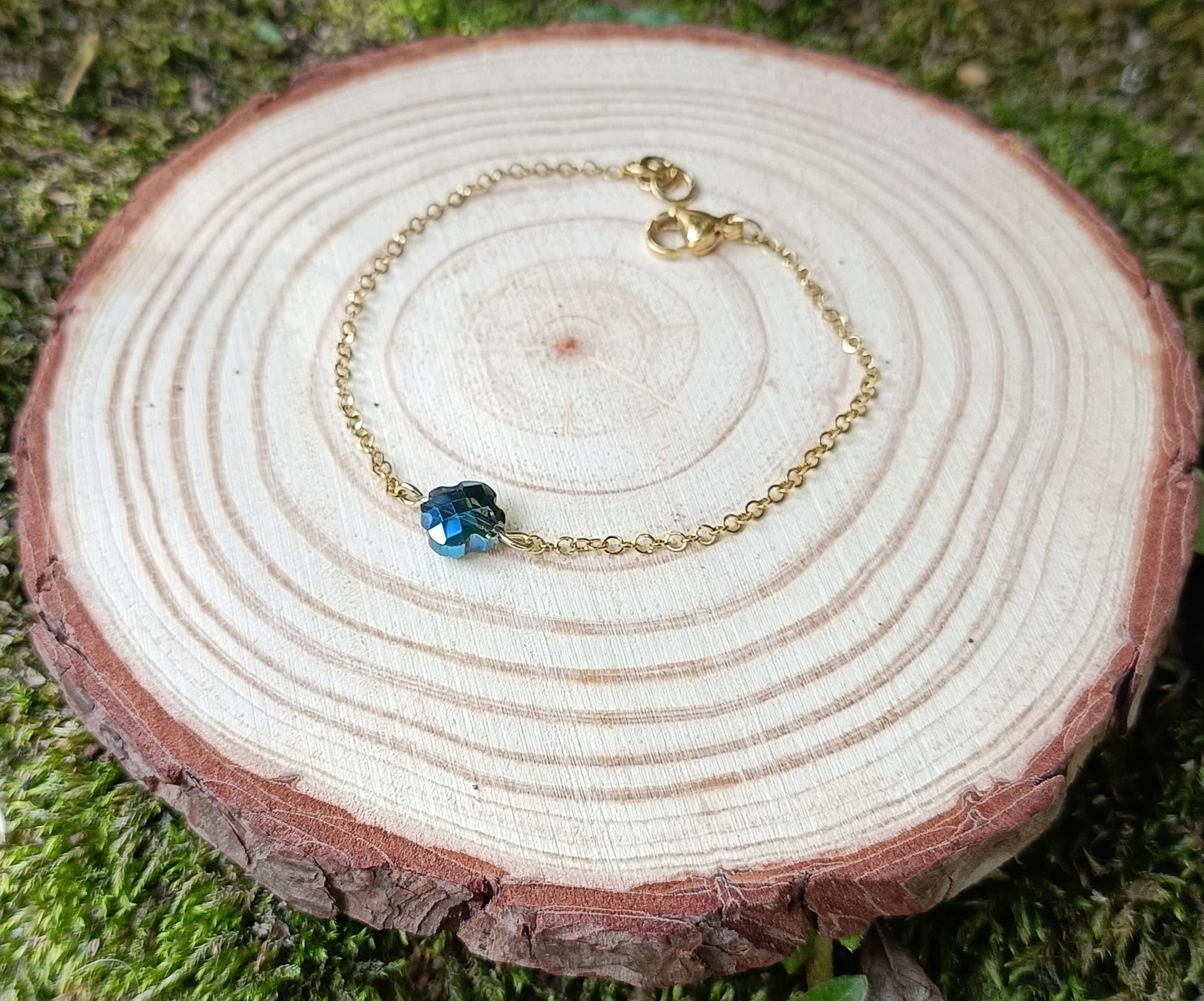 Bracelet doré fin en acier inoxydable et fleur bleue en cristal facetté